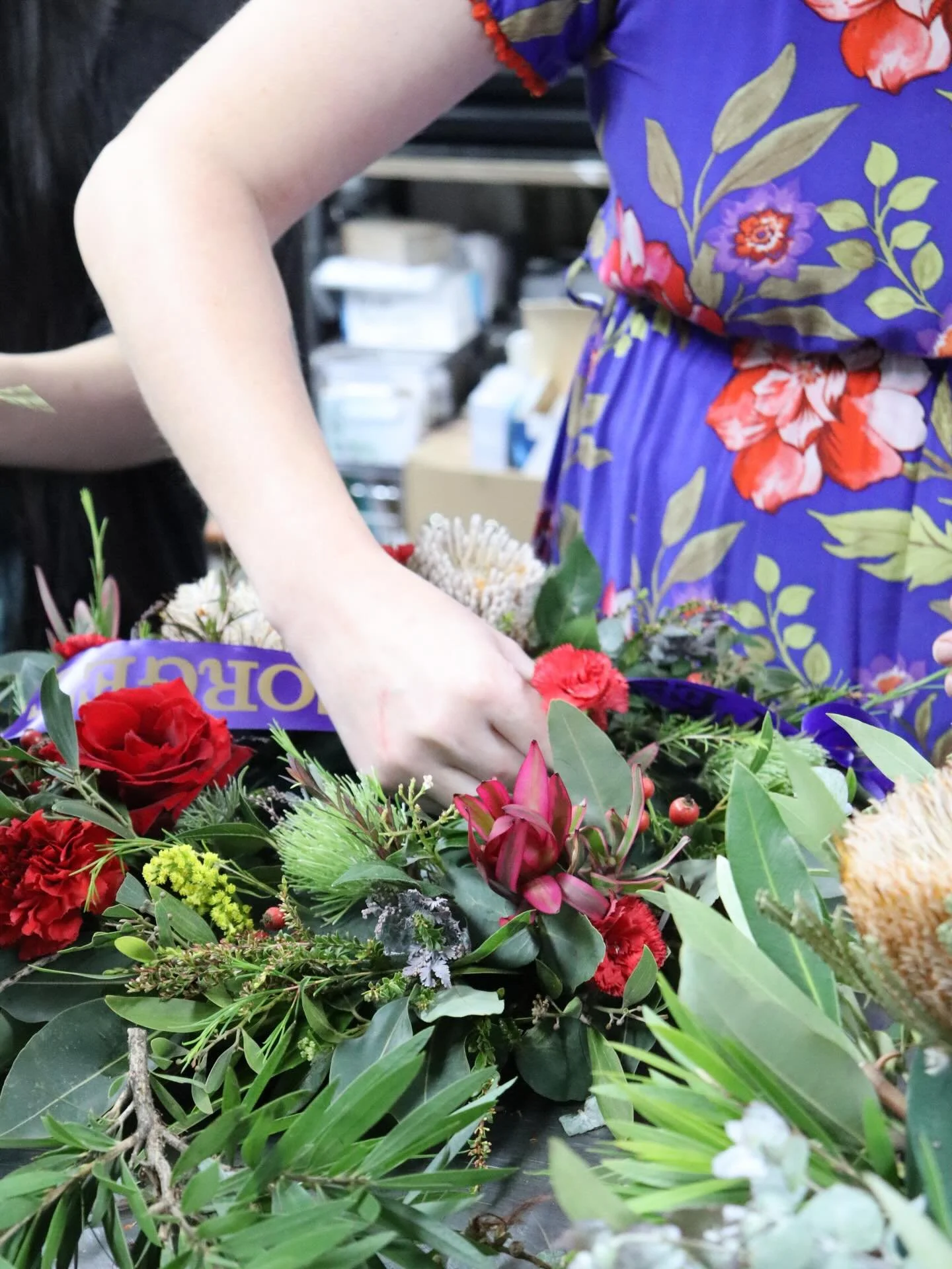 LEST WE FORGET 

It&rsquo;s always such an honour to make wreaths for our local ANZAC Day services 🌹

A huge thank you to all the local businesses and clubs who ordered ANZAC wreaths from us again this year. 

We were even had a little green friend 