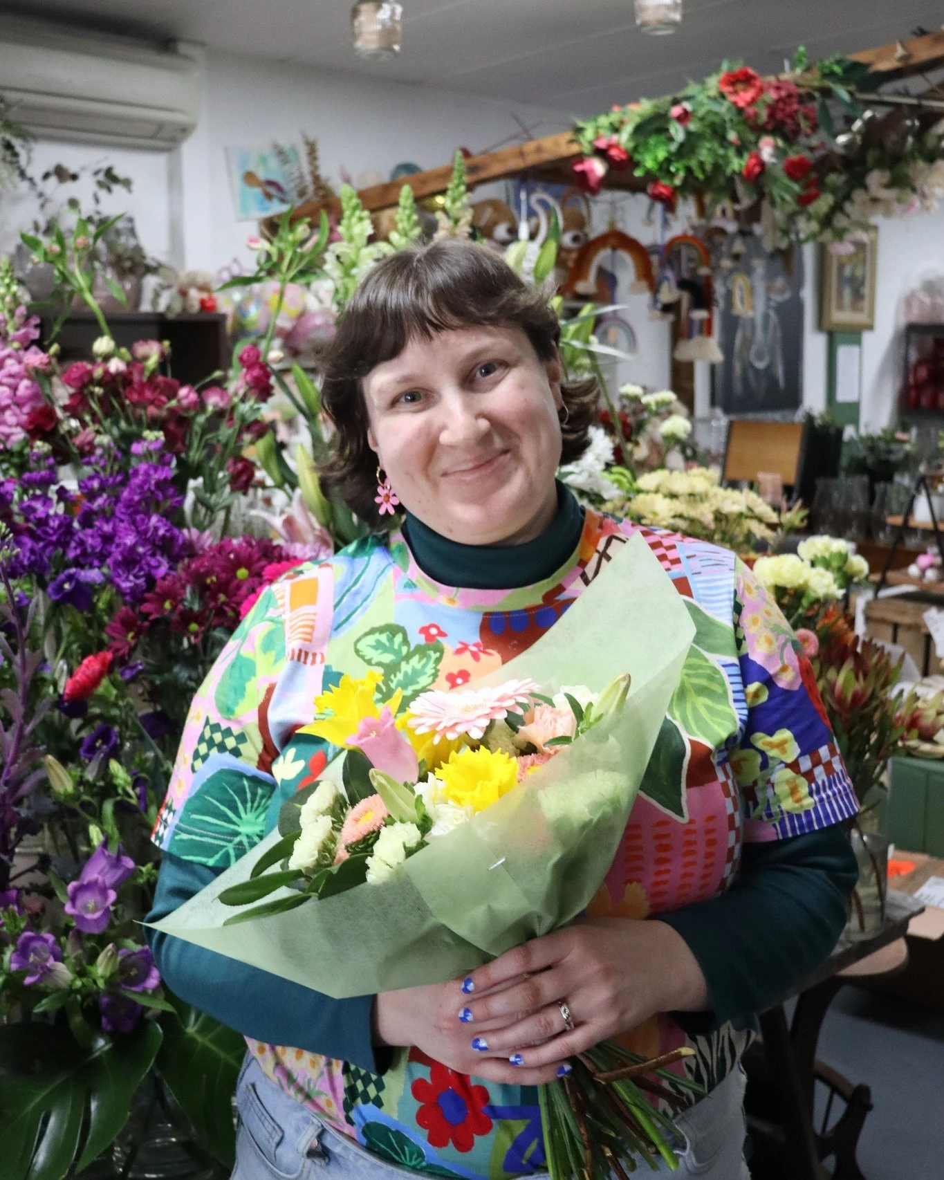Support local this Mother's Day!

These are just some of the Rhoda team who will be making, wrapping and helping you with your Mother's Day orders 🌻

It means so much to us having the support of our amazing Hills community over busy periods like Mot
