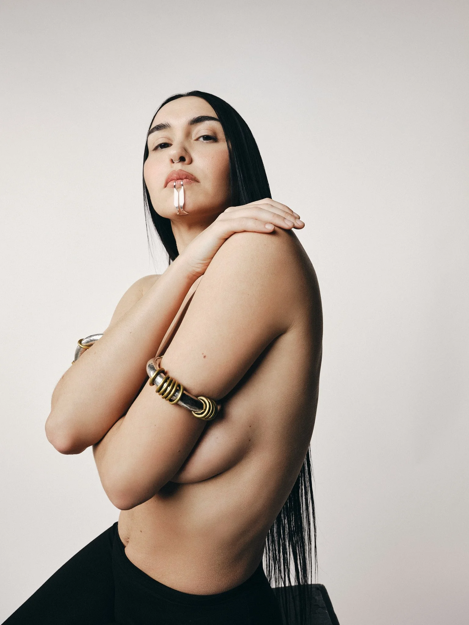 LARA LAQUIZ   Artist performer