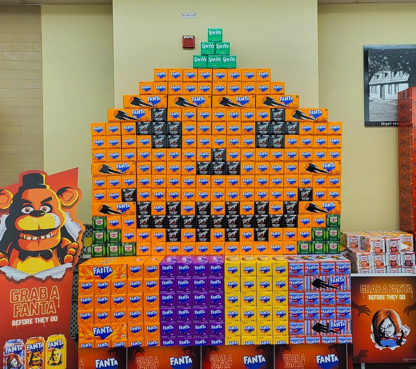 Something wickedly refreshing this way comes 🎃 Sales Merchandiser Matthew Piccadaci conjured up this frightfully fun Fanta jack-o-lantern display at the Shaw&rsquo;s in Weymouth, MA just in time for the first day of fall. Forget pumpkin spice - Fant