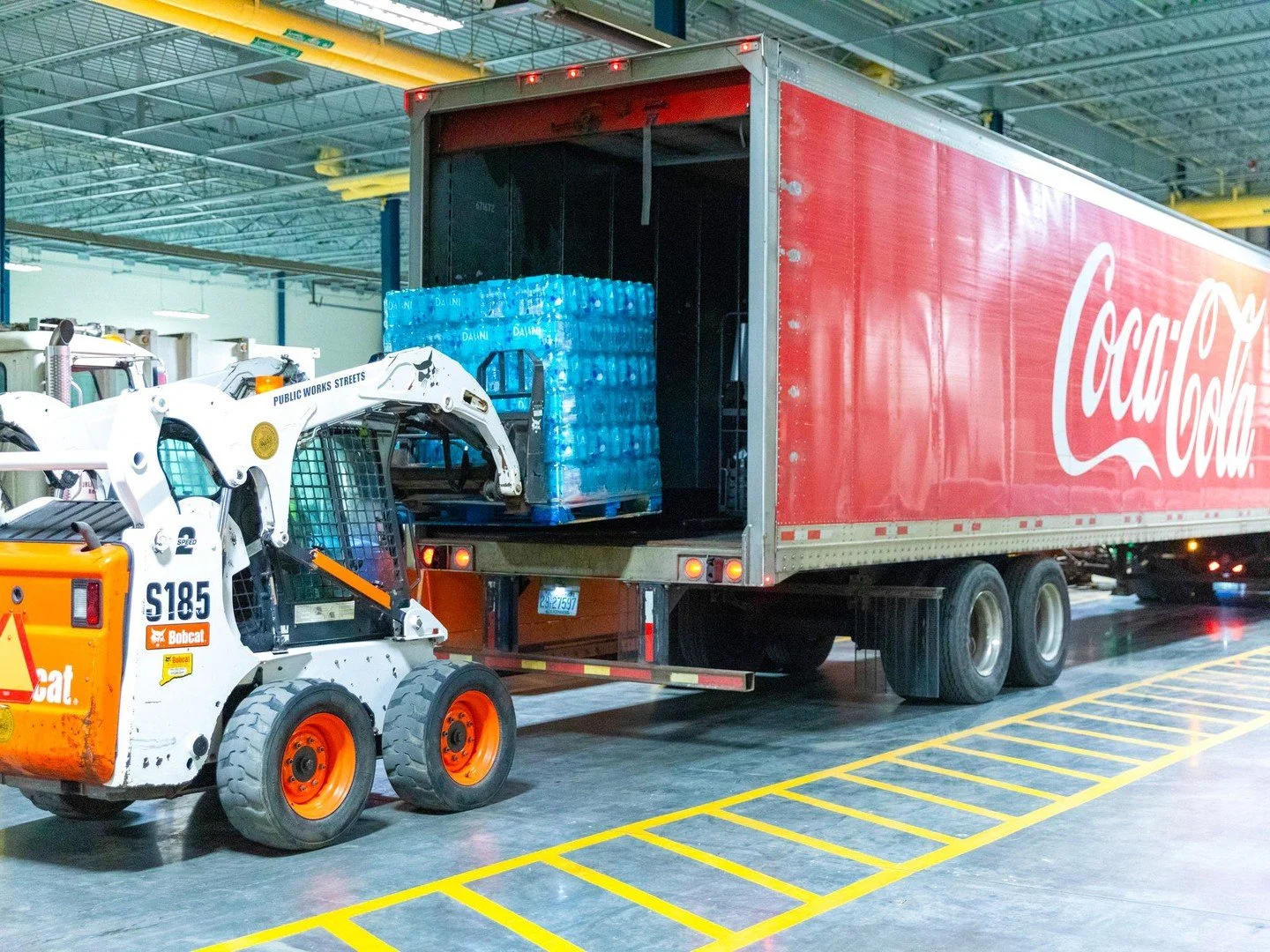 When the city of Waterbury, CT experienced a major water main break that left thousands of residents without potable water, our team answered the call. Thanks to the incredible efforts of our South Windsor and Naugatuck teams, we were able to quickly