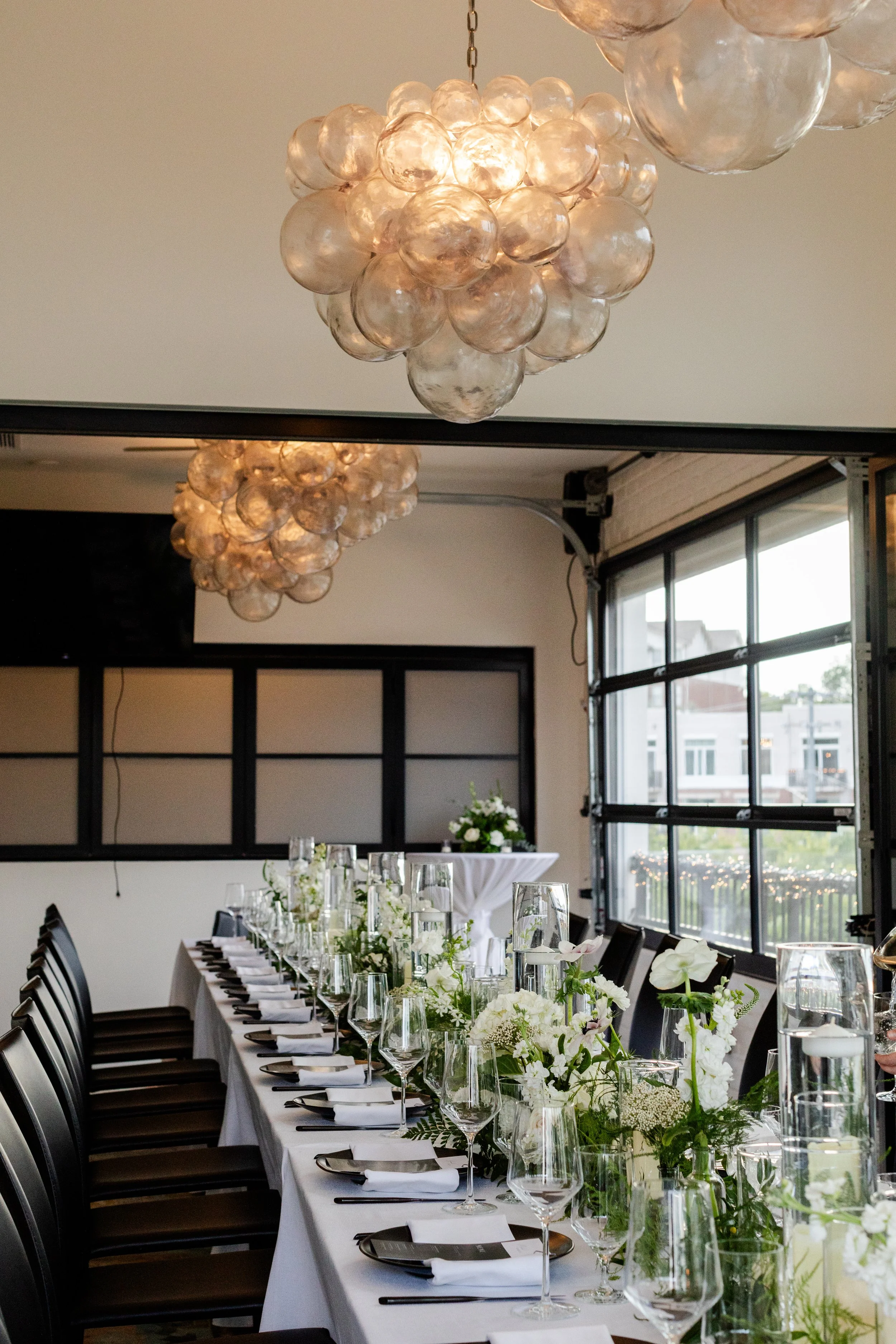 Dallas executive dinner designed by Charlie Grey Events, featuring a modern venue, refined tablescape, candlelight ambiance, and elevated corporate dining experience.