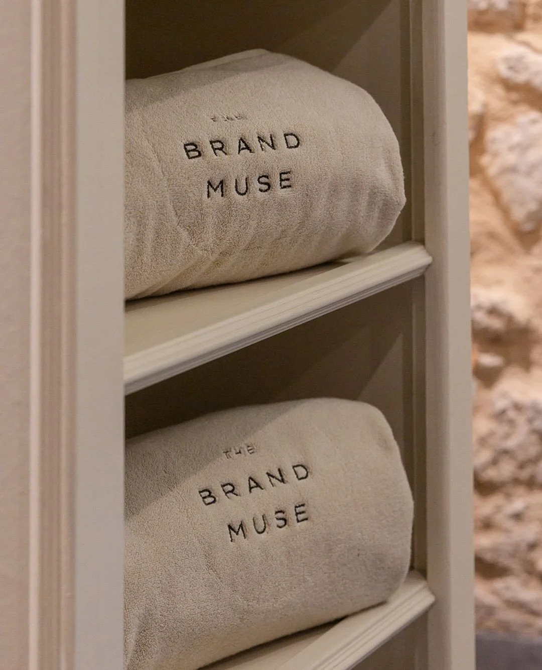 Your brand doesn&rsquo;t stop at the logo reveal. It lives in every detail your audience experiences - from your packaging and photography, to your words, your welcome emails, and yes&hellip; even the smallest touchpoints most people overlook.⁠
⁠
Tha