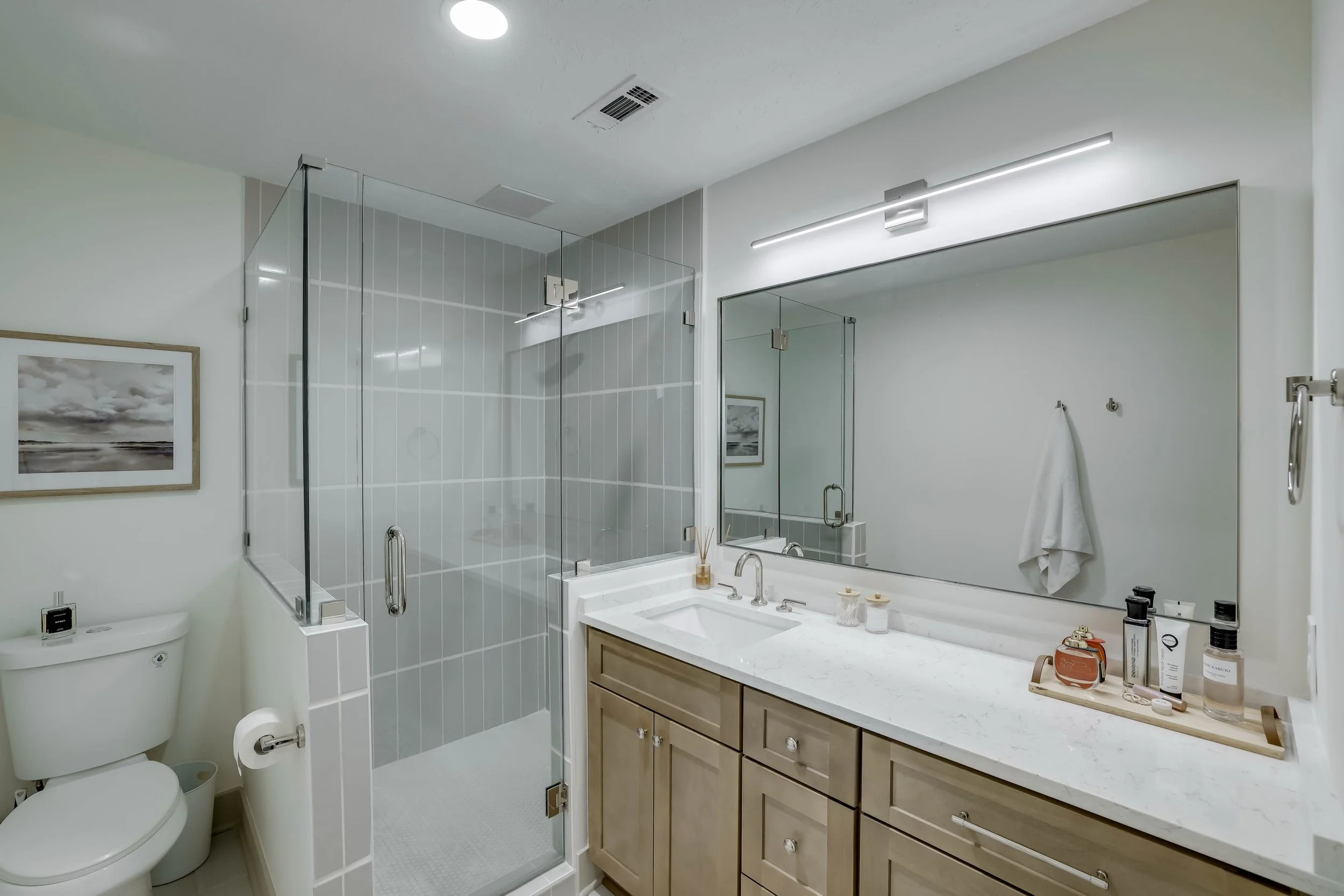 A solid before and after&hellip; I mean, what were they thinking with the before? #bathroom #bathroomdesign
