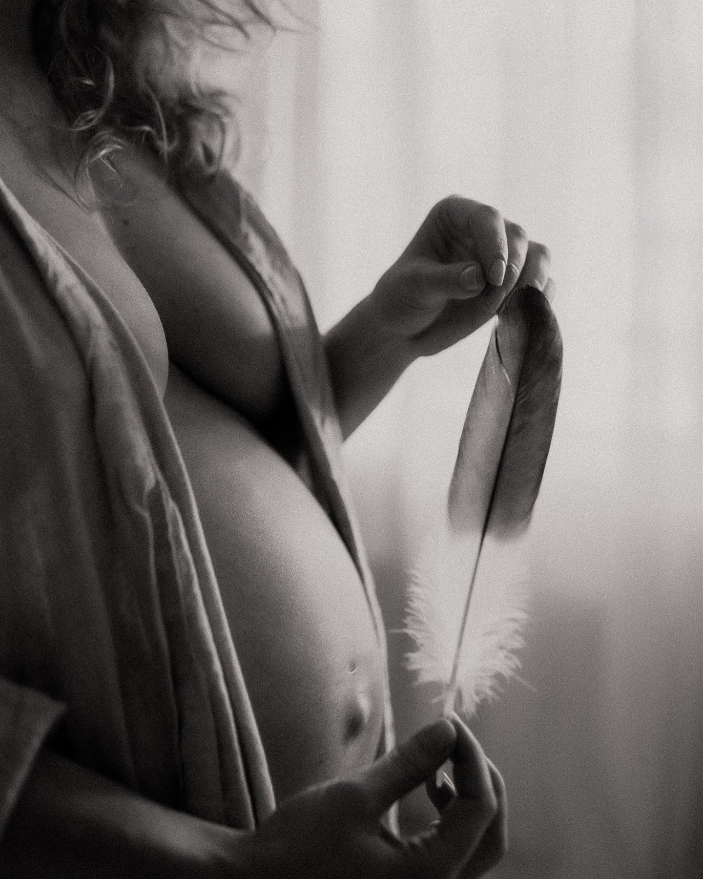 Simply 🪶 

My head&rsquo;s a little overcrowded. Work, Christmas creeping closer, a thousand tiny details, just life doing its thing. 
Trying to stay afloat, make the Christmas magic happen, and keep showing up creatively.
End of the year always hit