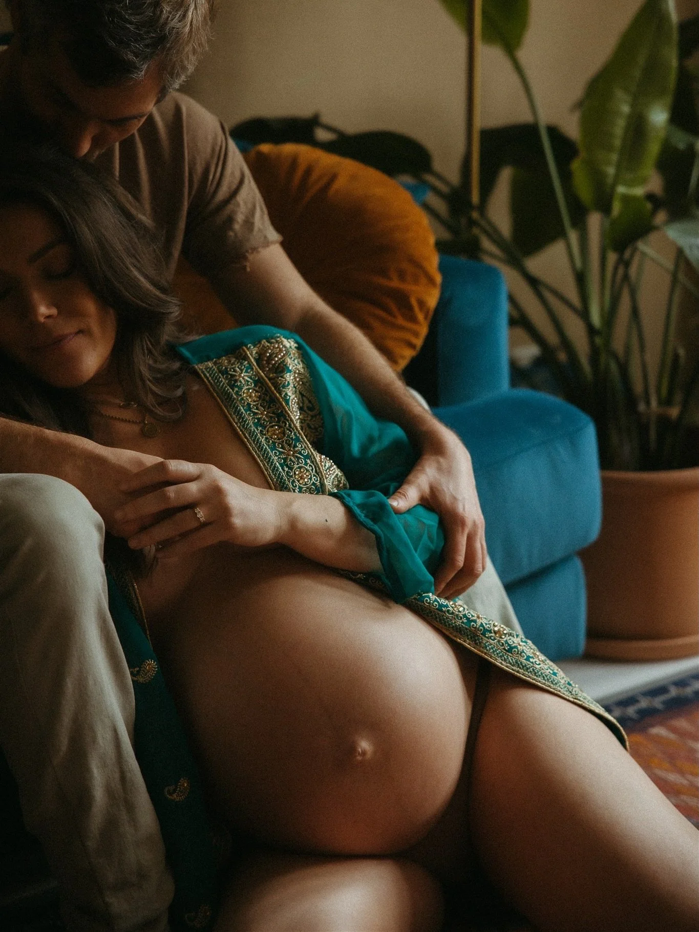 Wrote a long ass caption and deleted it. 
No words needed for this.

In bloom
Literally
This session felt like homecoming.

#maternityphotographyhelsinki
#raskauskuvaushelsinki