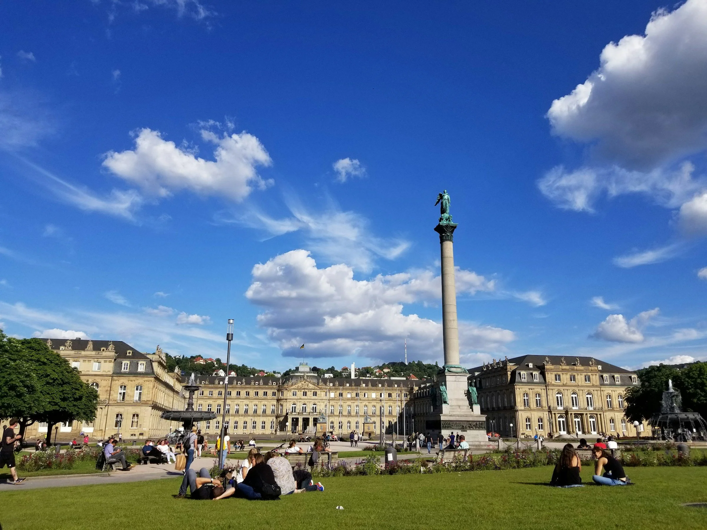 Wie finde ich den besten Makler für den Verkauf meiner Luxusimmobilie in Stuttgart?