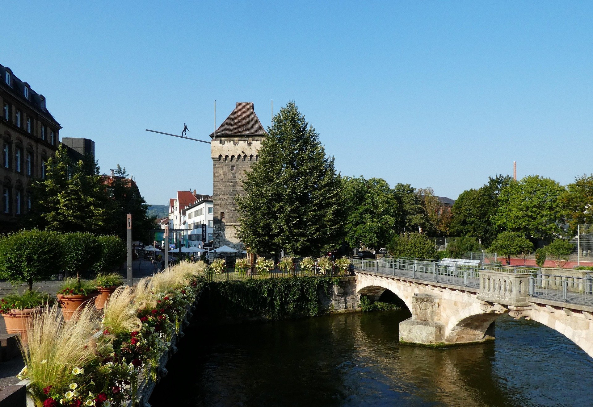 Welcher Makler in Esslingen am Neckar kennt sich mit Sanierung aus?