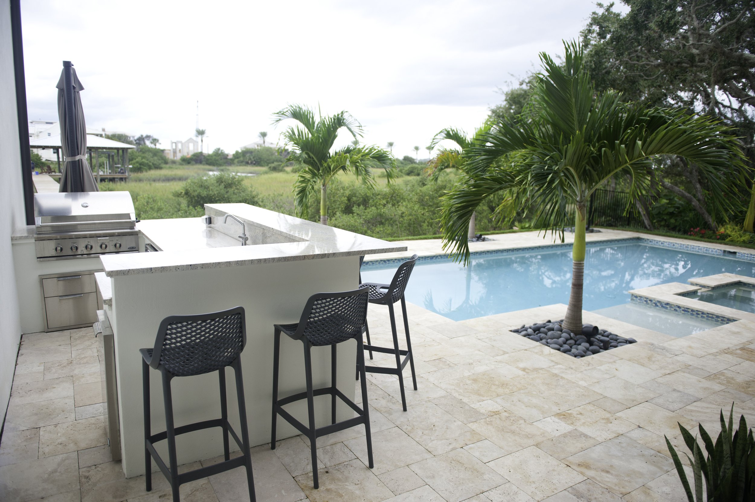 High quality custom quartz and natural stone fabricated countertops in North Florida