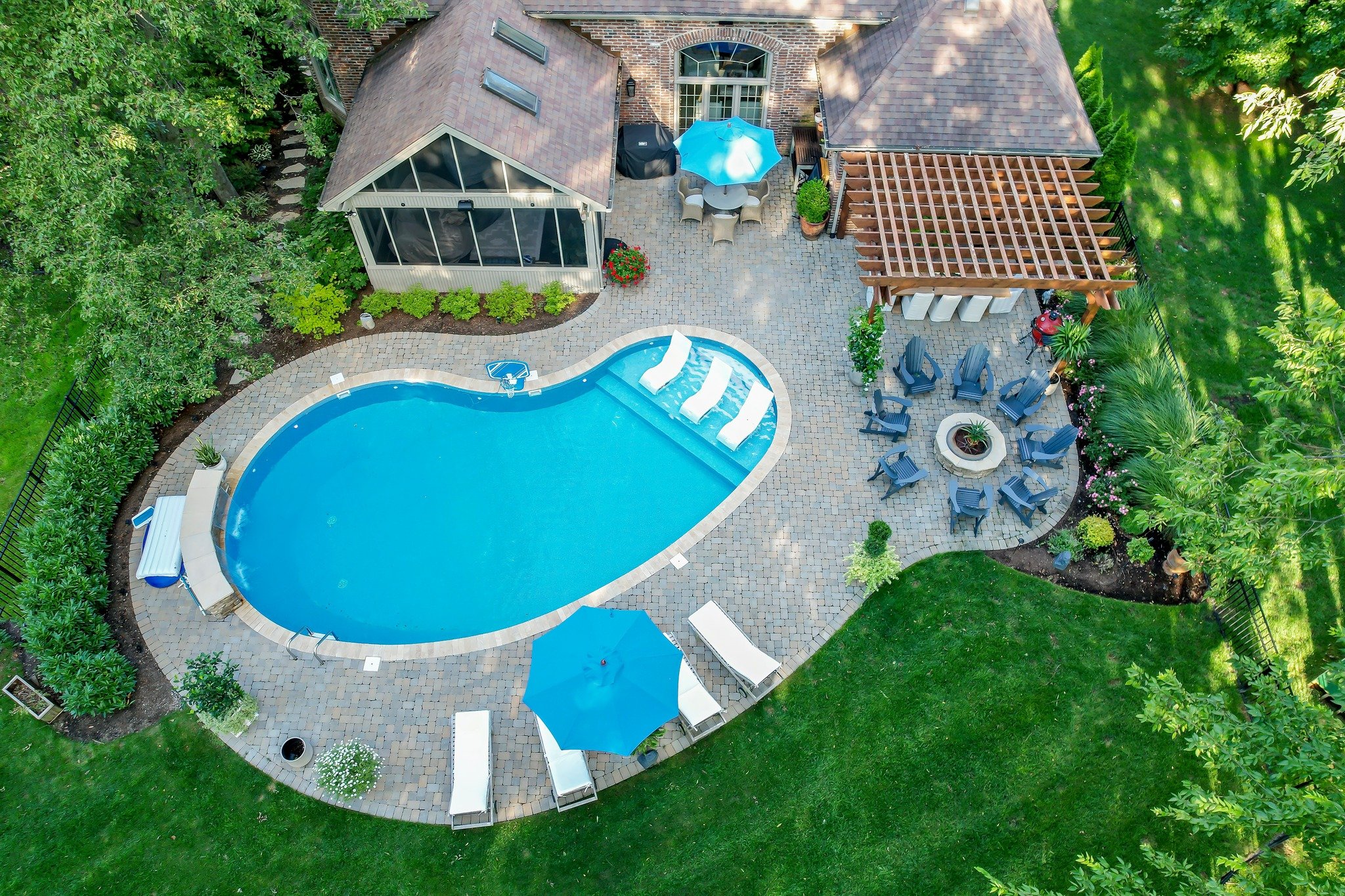 Is your outdoor living space staycation ready?!?! We would love to work with you to make your dream space a reality :) 

#backyardpool 
#swimmingpool 
#kidshomeforthesummer 
#OutdoorLiving 
#outdoordesign 
#backyarddesign 
#landscapearchitect 
#bestg
