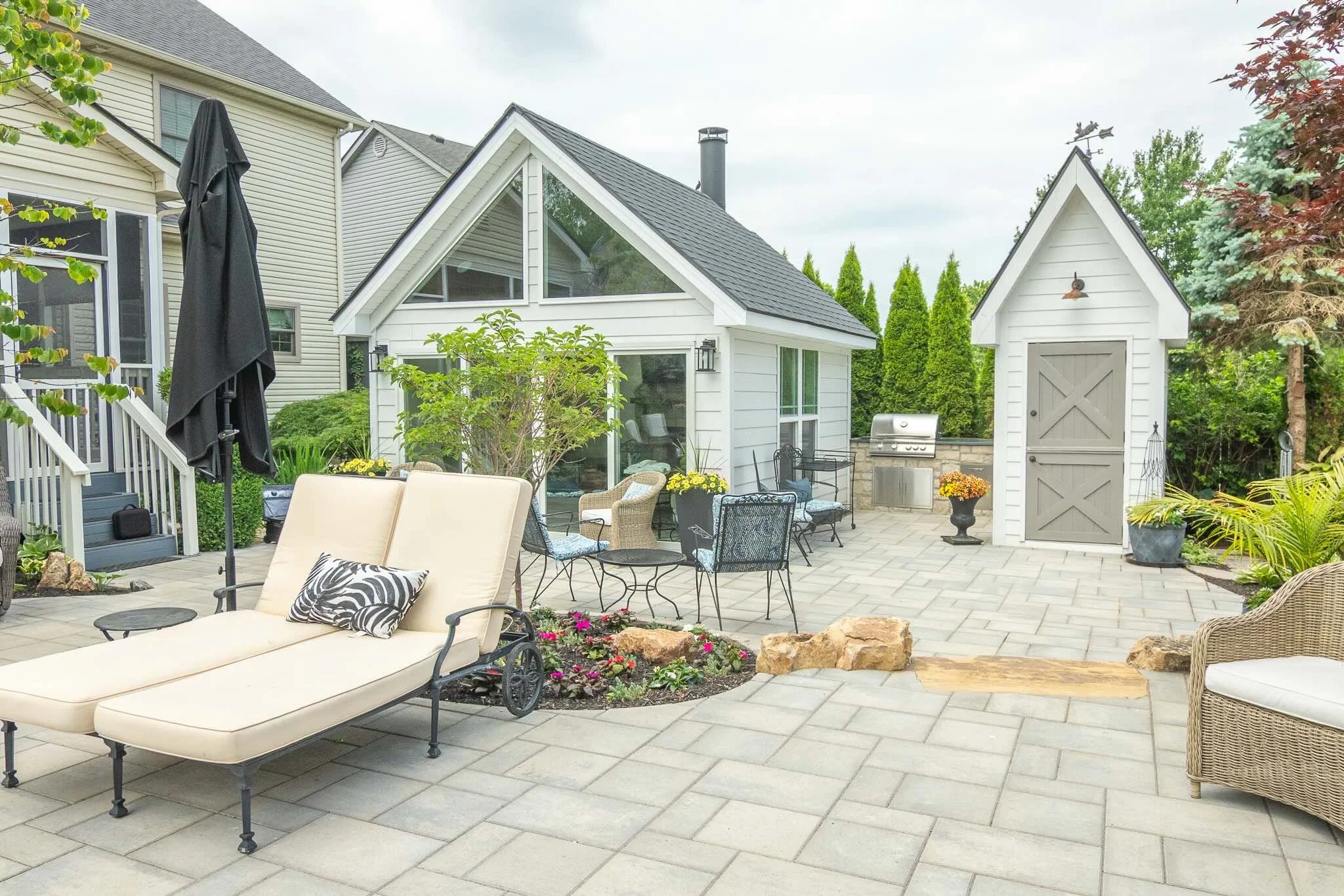 Outdoor space, outdoor kitchen, grill, landscape design, patio living