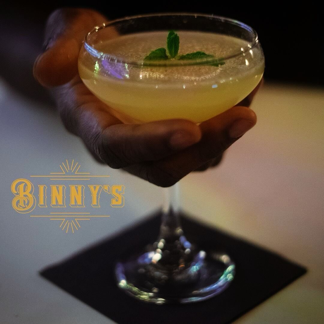 It&rsquo;s Friday! Come on in for some of our latest signature cocktails or stick to the classics! 

#oldoakland #oaklandeats #craftcocktails