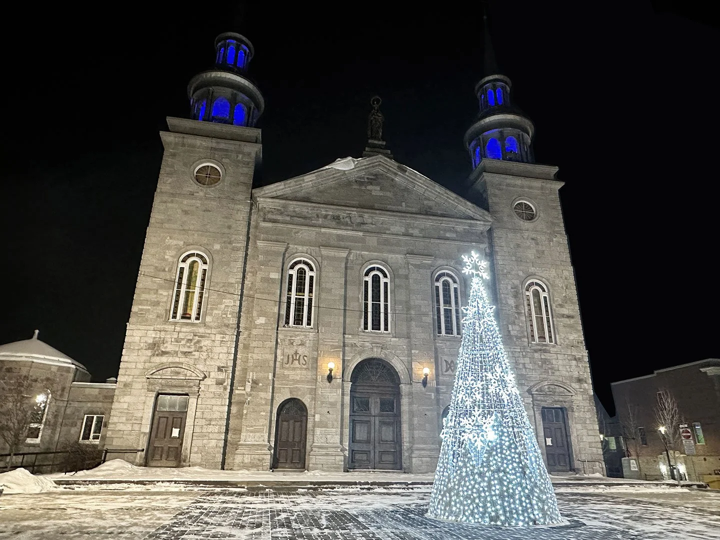 Laval
- Annie Beauvais -