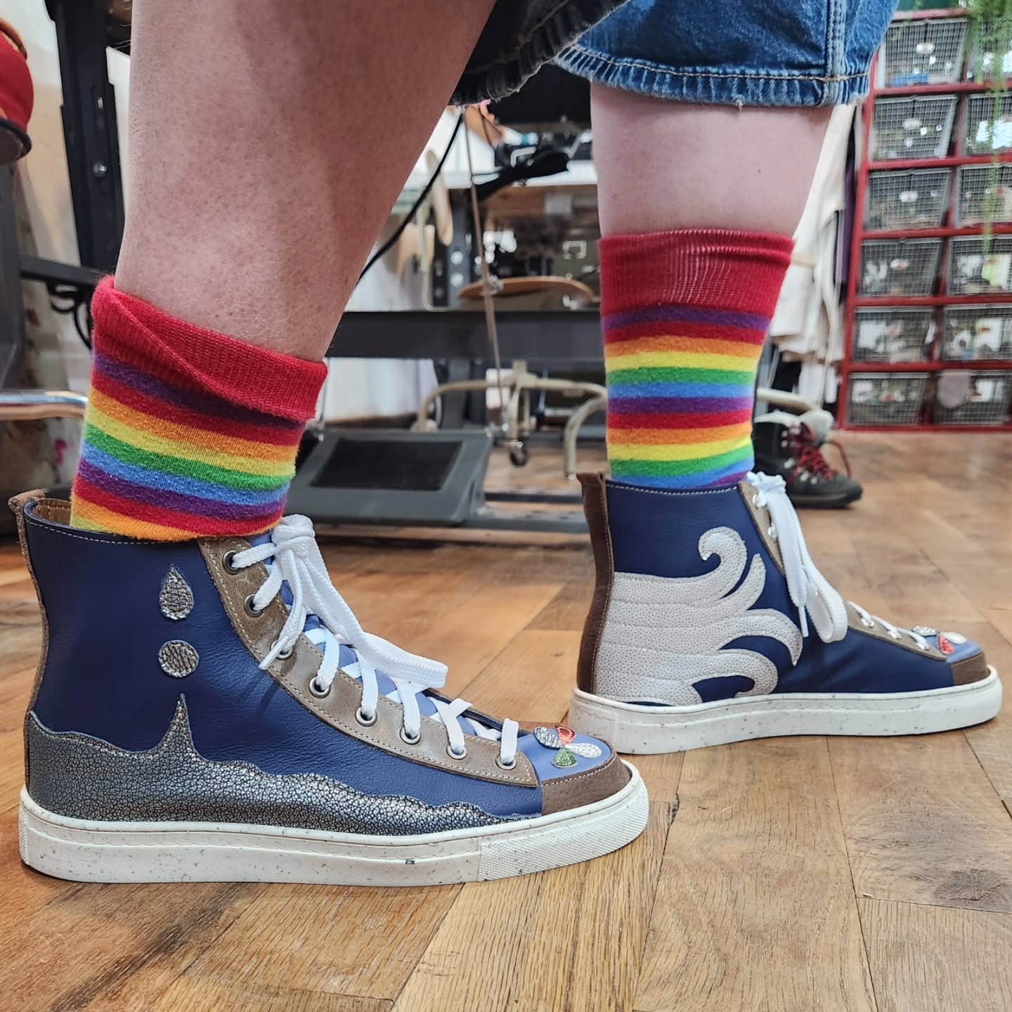 Guess the inspiration for these wonderful shoes Kathleen made over 2 days!

#coloradoshoeschool