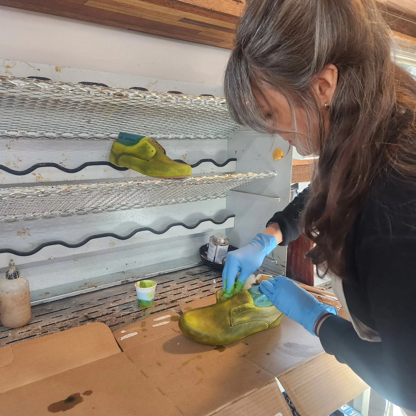 We love a custom color. Emily created her own unique blend of dye to bring her shoes to life!

#customcolors #coloradoshoeschool #makeyourownshoes