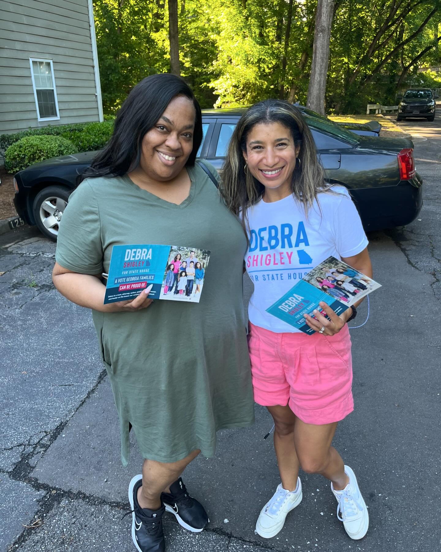 Knock, knock! It was such a pleasure to meet Robin today while canvassing. This is what it&rsquo;s all about&mdash; connecting with our neighbors and talking about our shared values. 

Thank you for taking the time to chat and for your support @gospe
