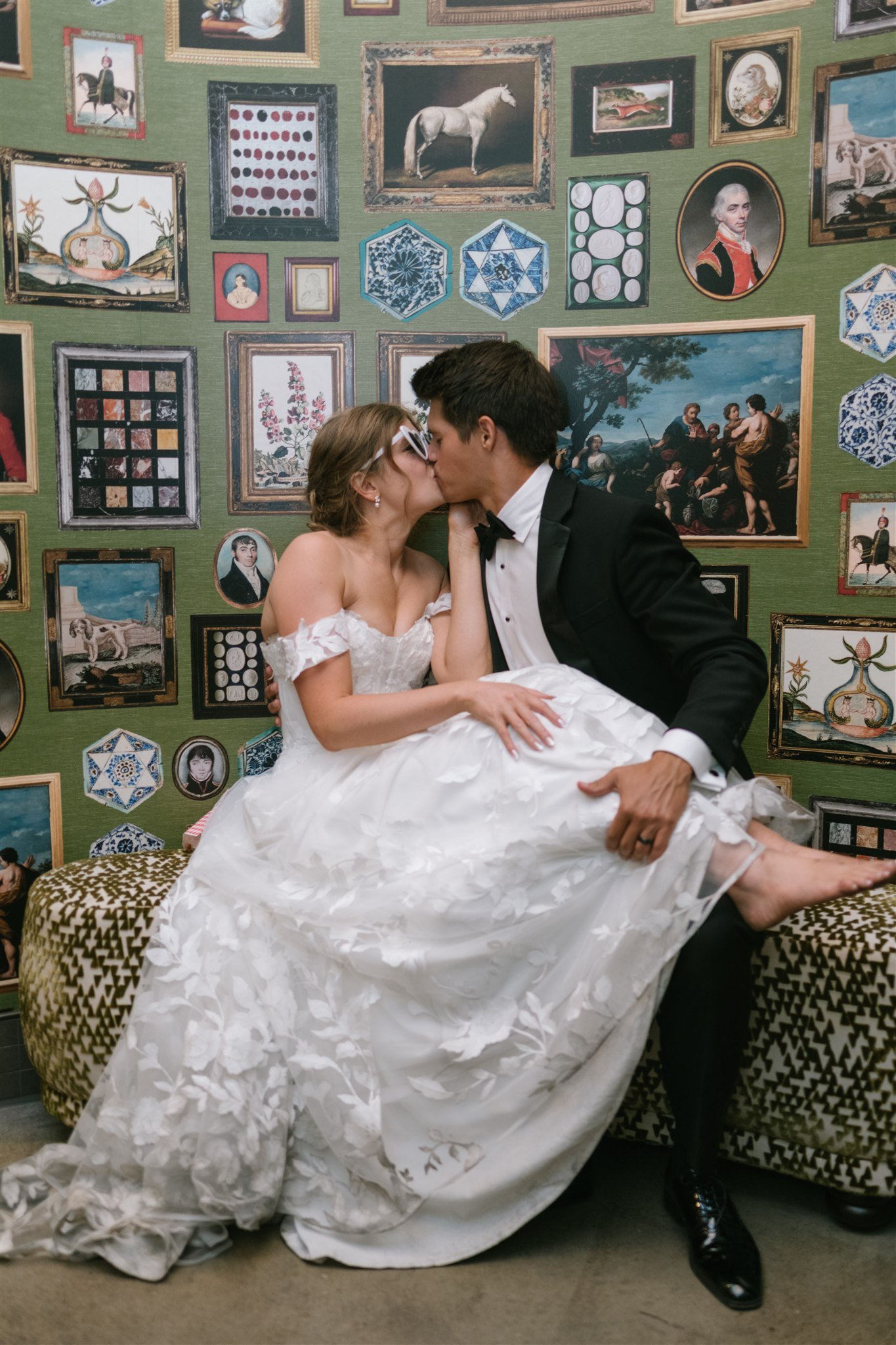 couple-kissing-in-gallery-wall-room.jpg