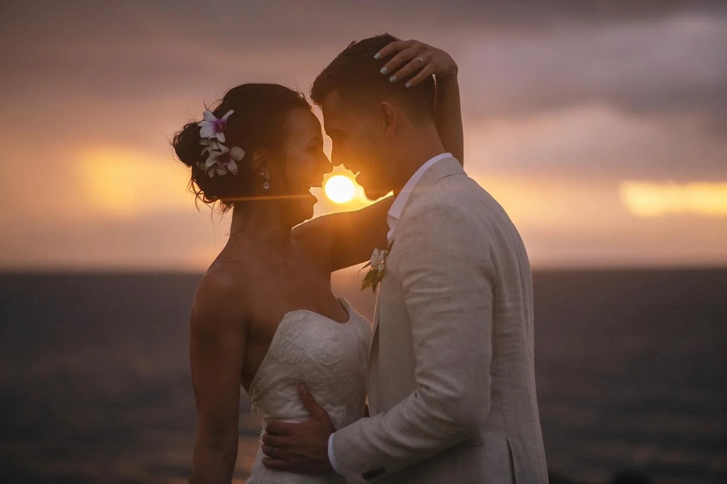 couple-silhouette-kiss-at-sunset.jpg