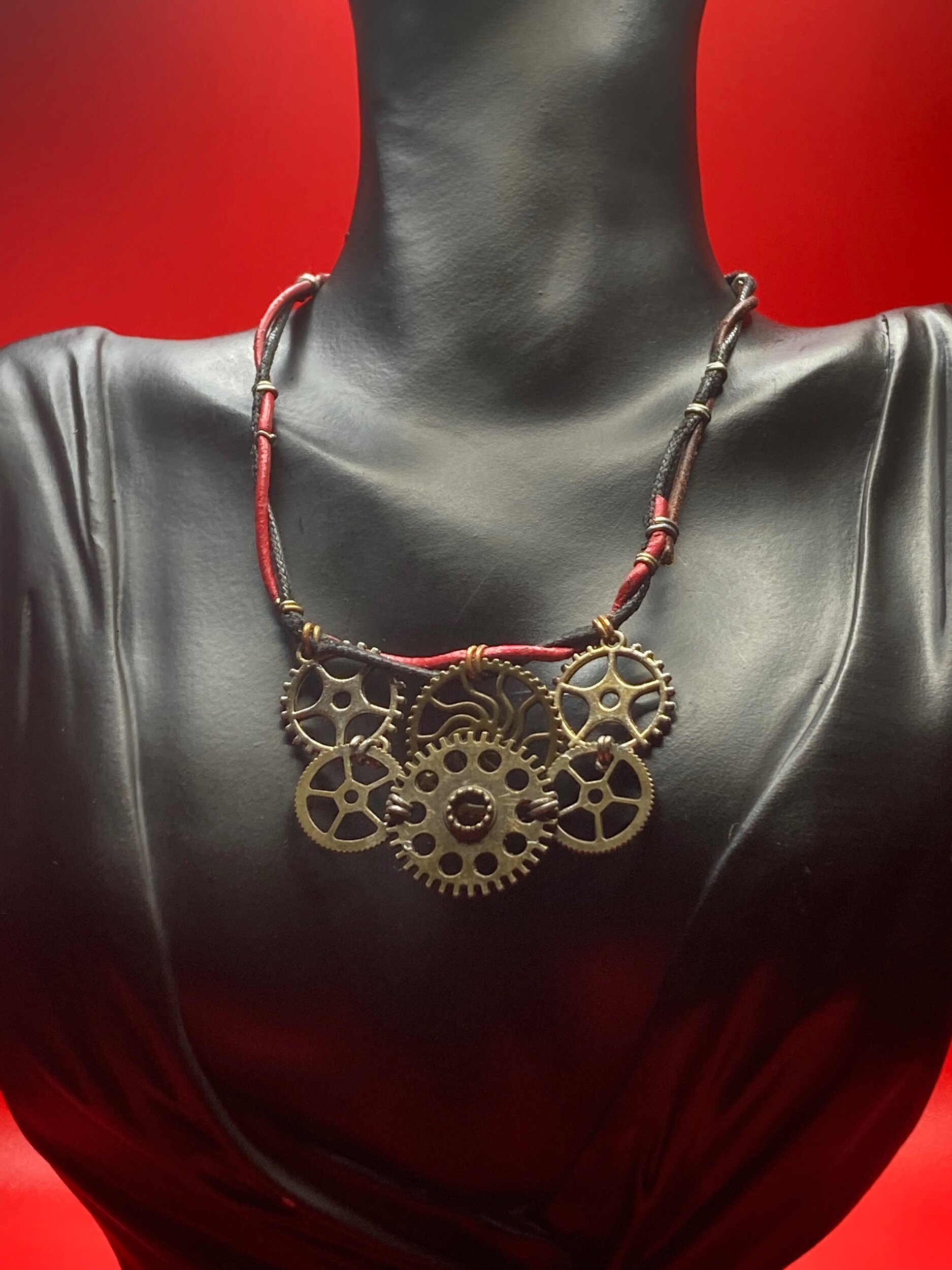 6 Gear Red and Black Leather Necklace
