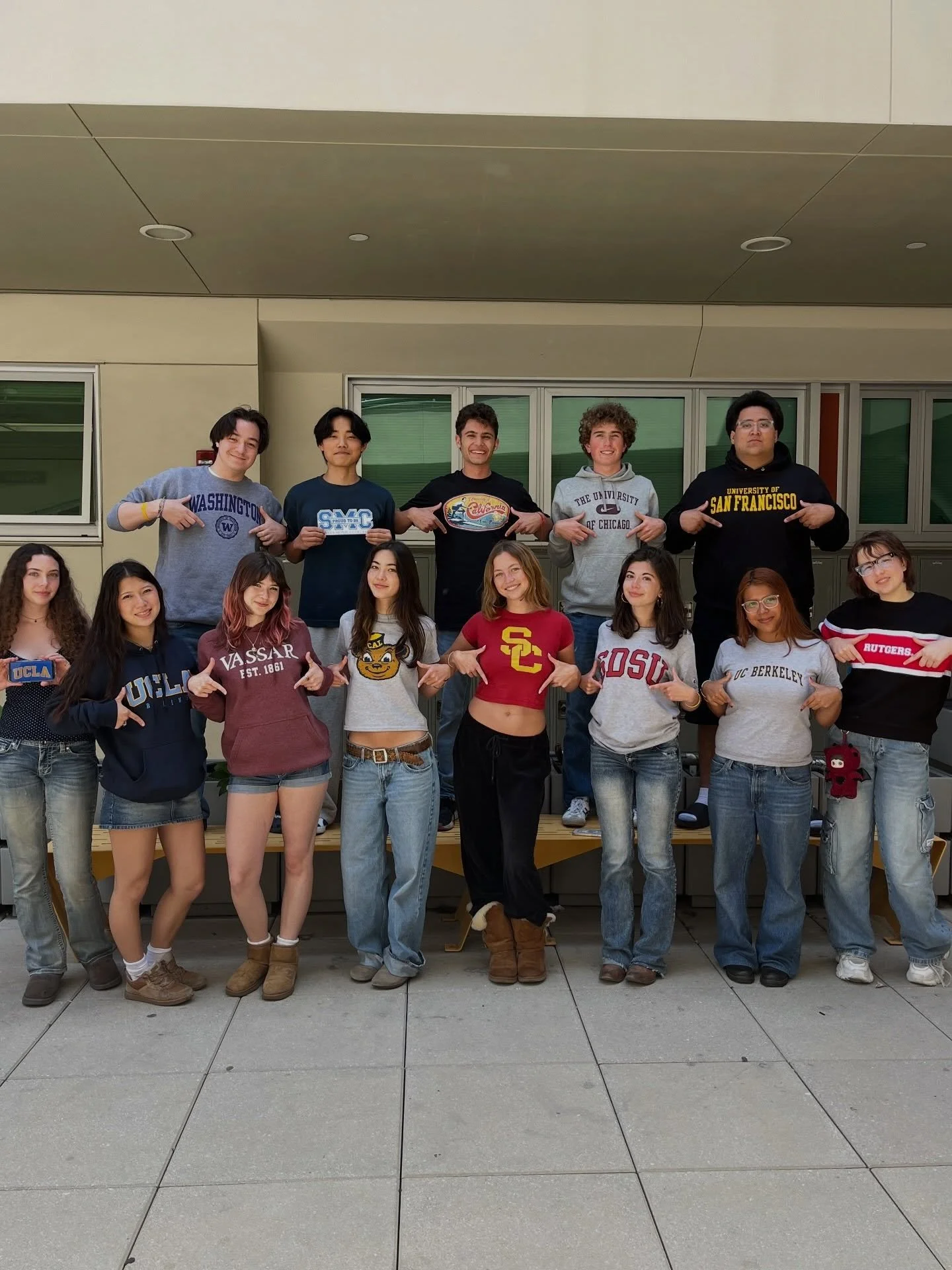 Commitment day!! Congrats to our seniors 🎓🎓🎓🥳🥳🥳