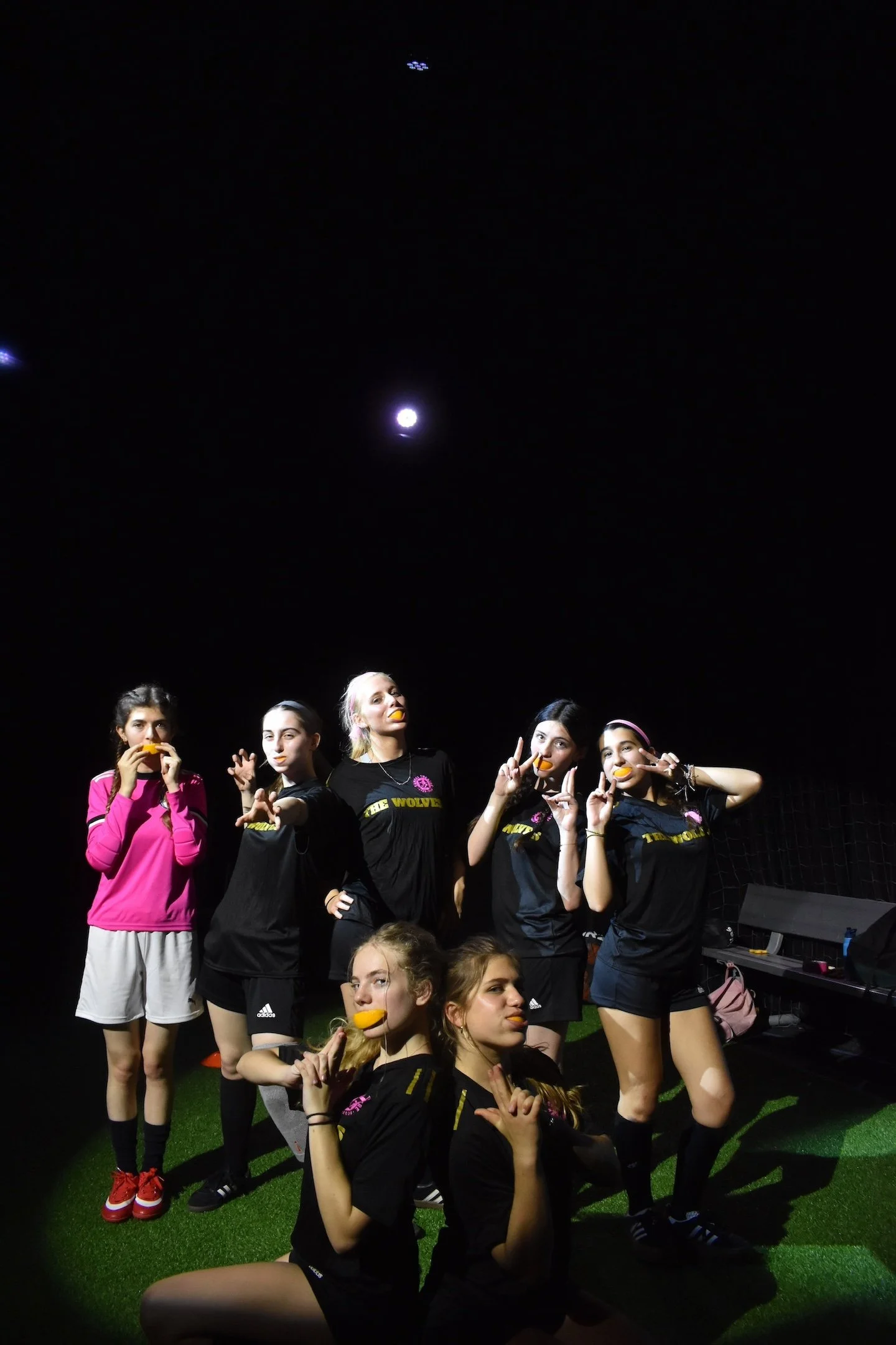 All women cast performs Samos first spring play