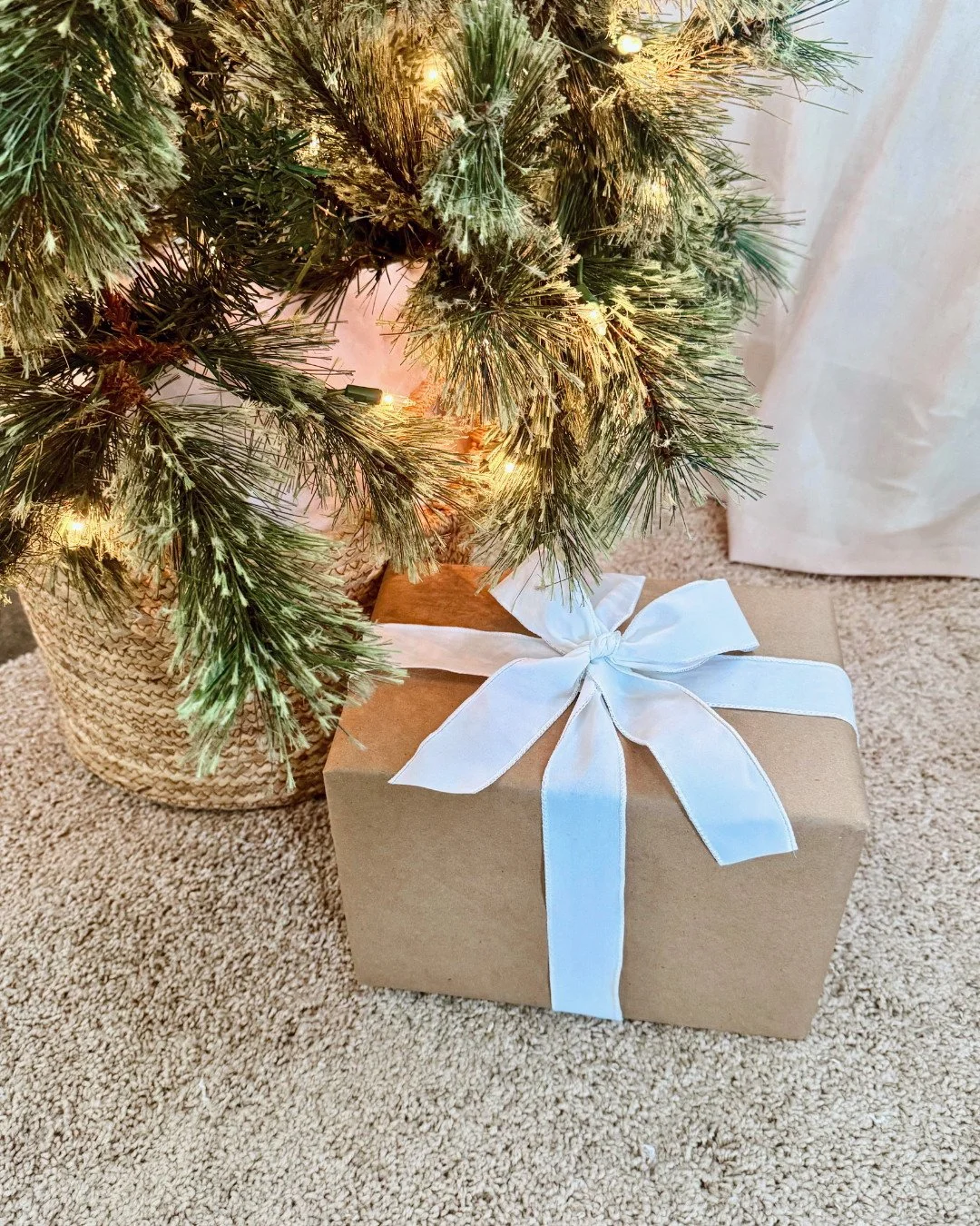 LUMI LOFT &mdash; where winter light meets modern minimalism ❄️⁠
⁠
A serene, Scandinavian-inspired set that celebrates the beauty of quiet moments. Layered neutrals, soft light, and organic textures create a timeless, minimal holiday feel.⁠
⁠
Now boo