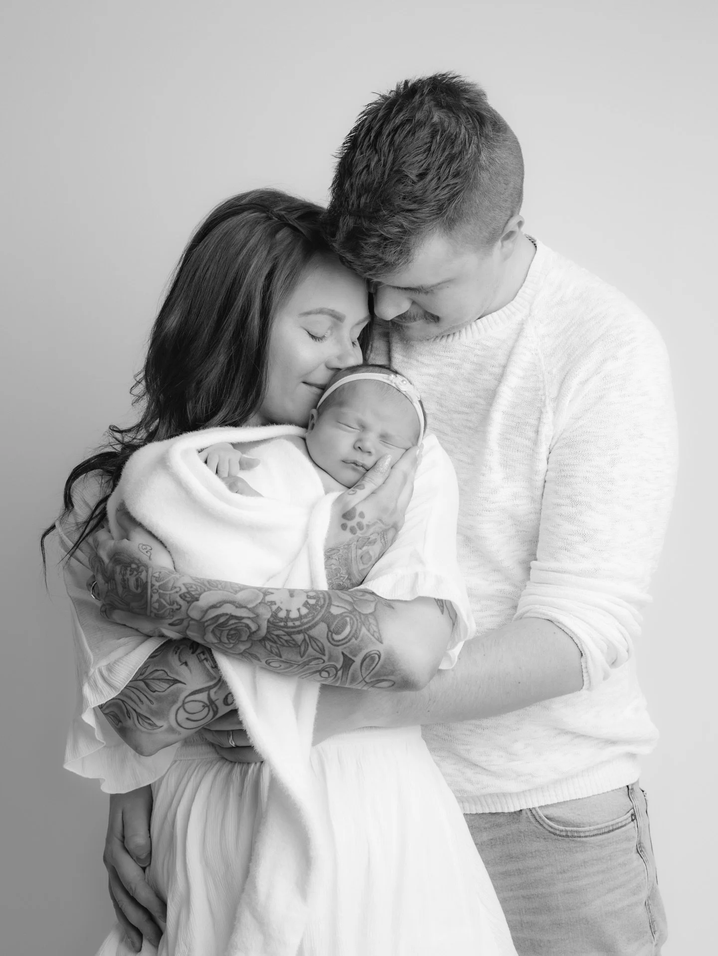 🤍🫧

V&auml;lill&auml; on supervaikea keksi&auml; mit&auml;&auml;n kirjoitettavaa sill&auml; n&auml;m&auml; kuvaukset teid&auml;n kanssa on niin ihania. Ja kun saan ne tunteet ja sen suloisen hetken pys&auml;ytetty&auml; kameralla niin n&auml;m&auml