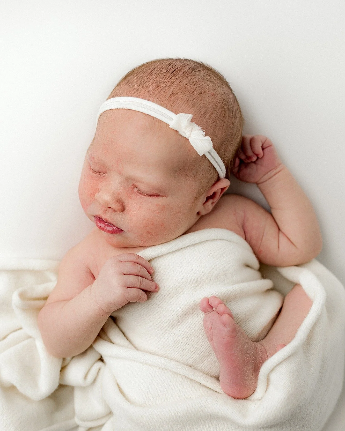 Newbornkuvaus on varmaan ihanin kuvaus. 🤍 

Mulla on t&auml;&auml;ll&auml; ty&ouml;n alla kaksi newborngalleriaa, kolmas tulee viel&auml; nyt alkuviikosta ja ensi viikolla lis&auml;&auml;. 😍 Muutamalta odotan lopullisia valintoja ja osalle l&auml;h