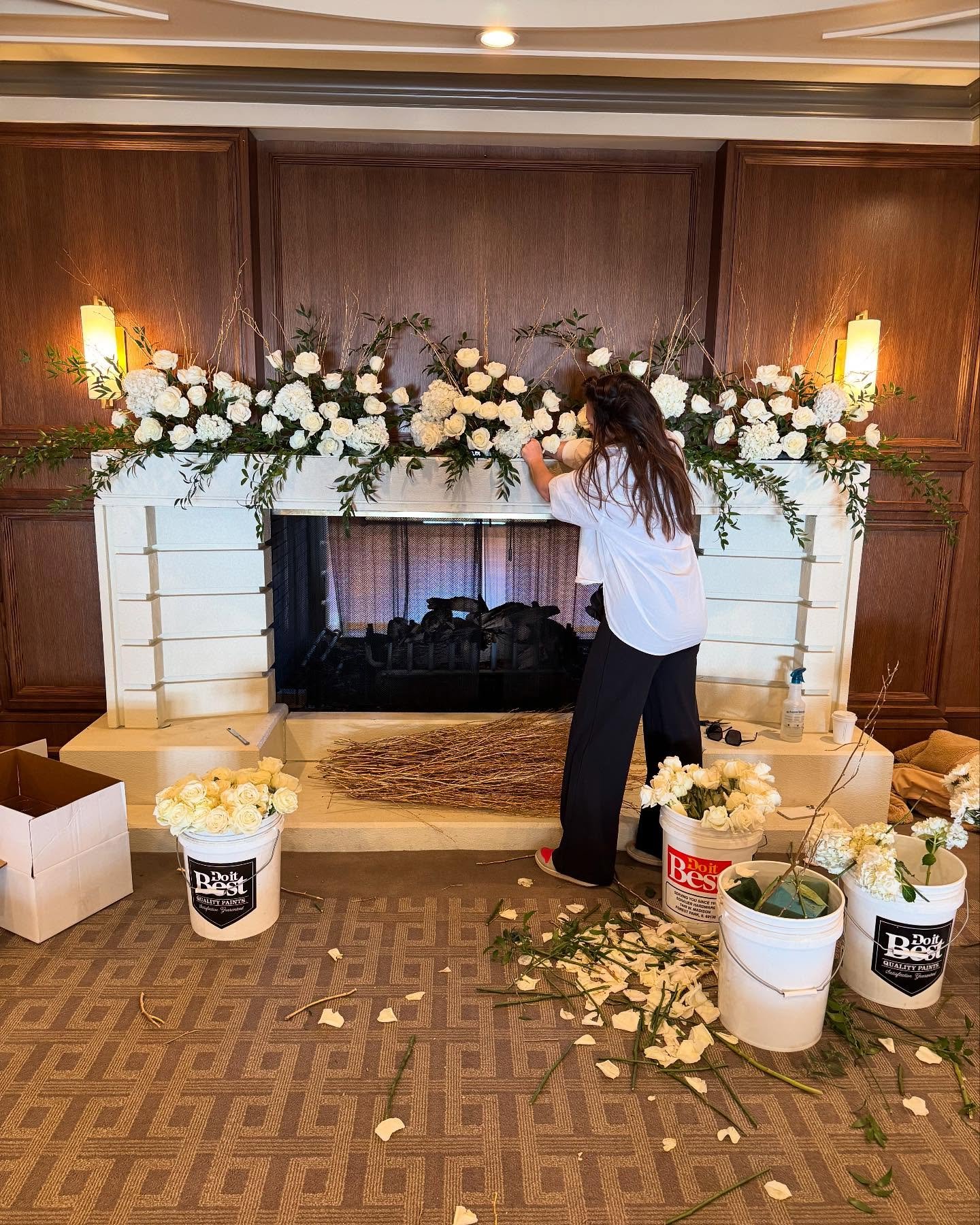 Mantel install 🤍🌿 #somanyroses #purejoy #friday