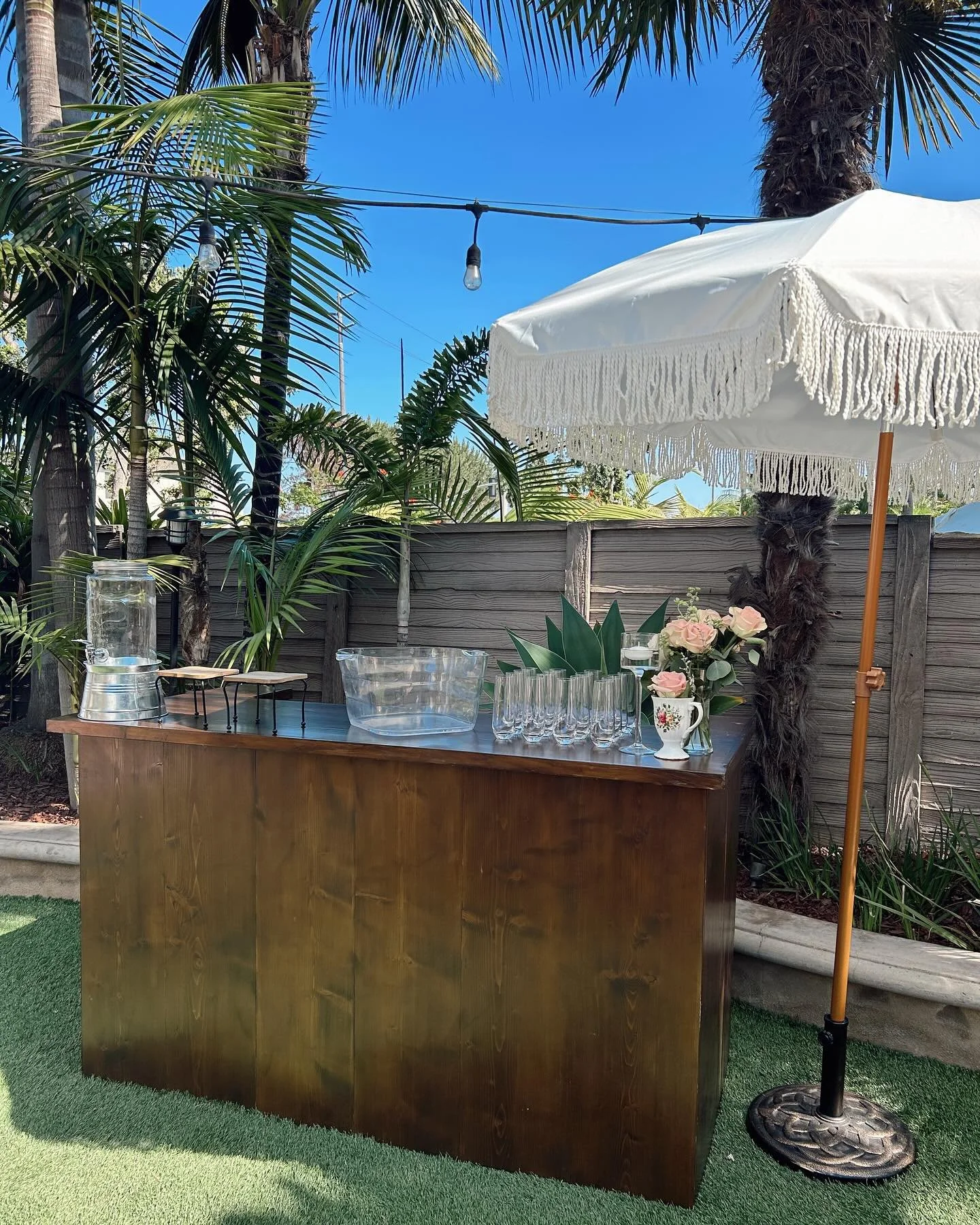 Bottoms up! 🍾🥂🍾🥂🍾🥂✨✨✨✨ our HANDMADE BAR is such a staple