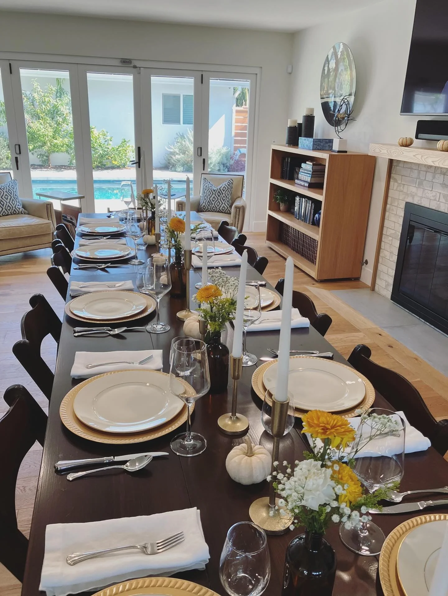 Love a good dinner party, especially with @silverspurpartyrentals 🍽️