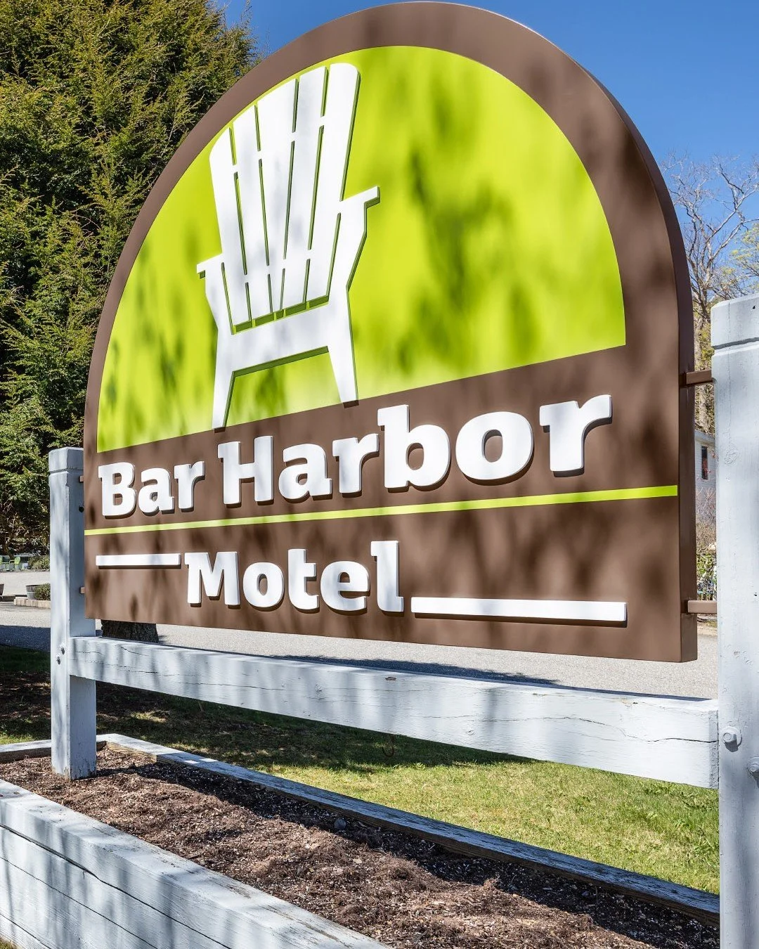 Retro, cheerful, and unmistakably coastal &mdash; the Bar Harbor Motel blends nostalgia with clean design just minutes from Acadia.
Part of my hospitality portfolio shot for Witham Hotels.

📍Bar Harbor, Maine
📸 Kevin Edge Photography
#HospitalityPh