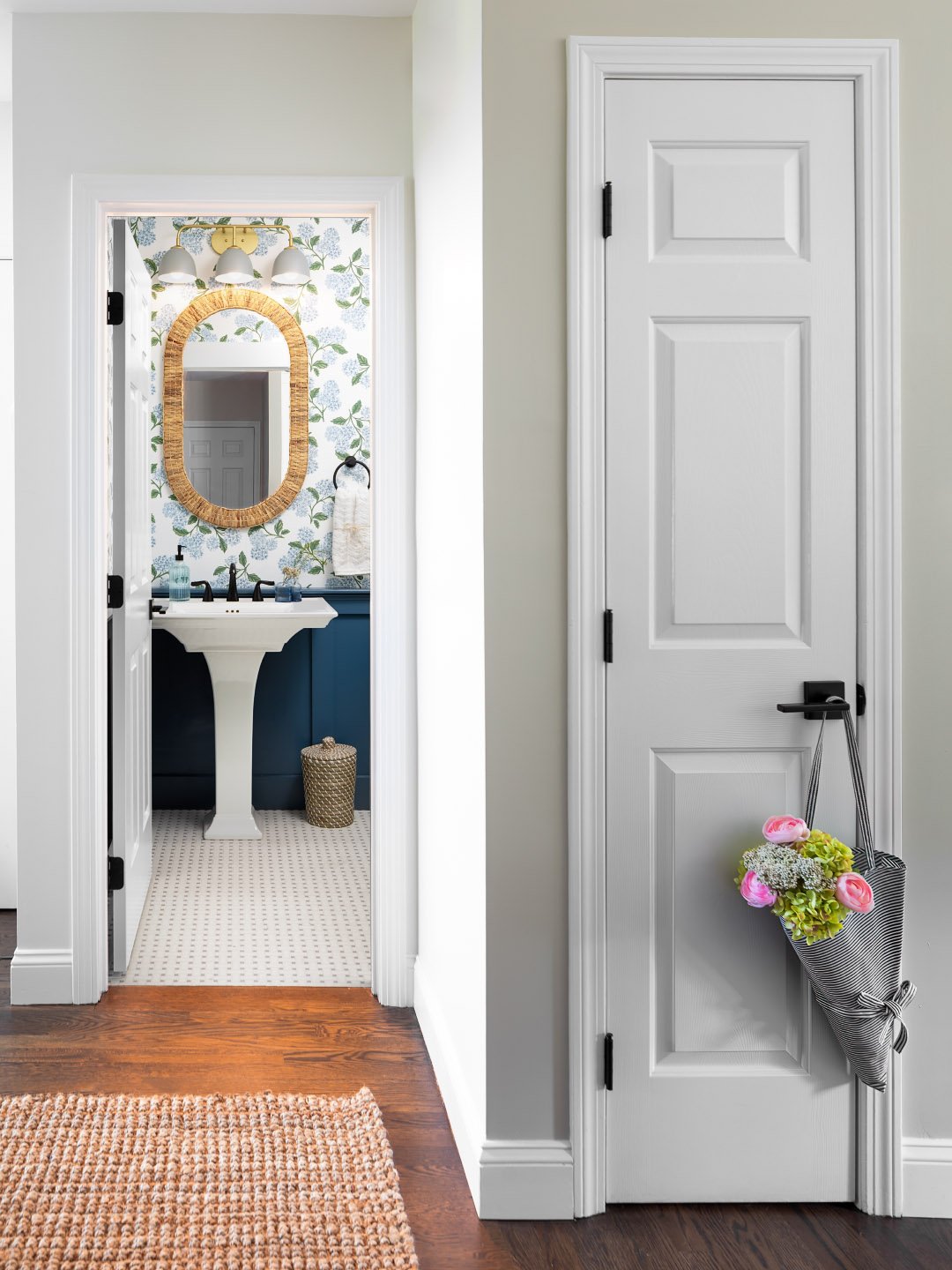 Soft light, natural finishes, and a space designed for quiet simplicity.
This calm, design-forward bath brings together clean geometry and understated warmth &mdash; photographed by Kevin Edge Photography for Home Edit 360.

#InteriorPhotography #Por