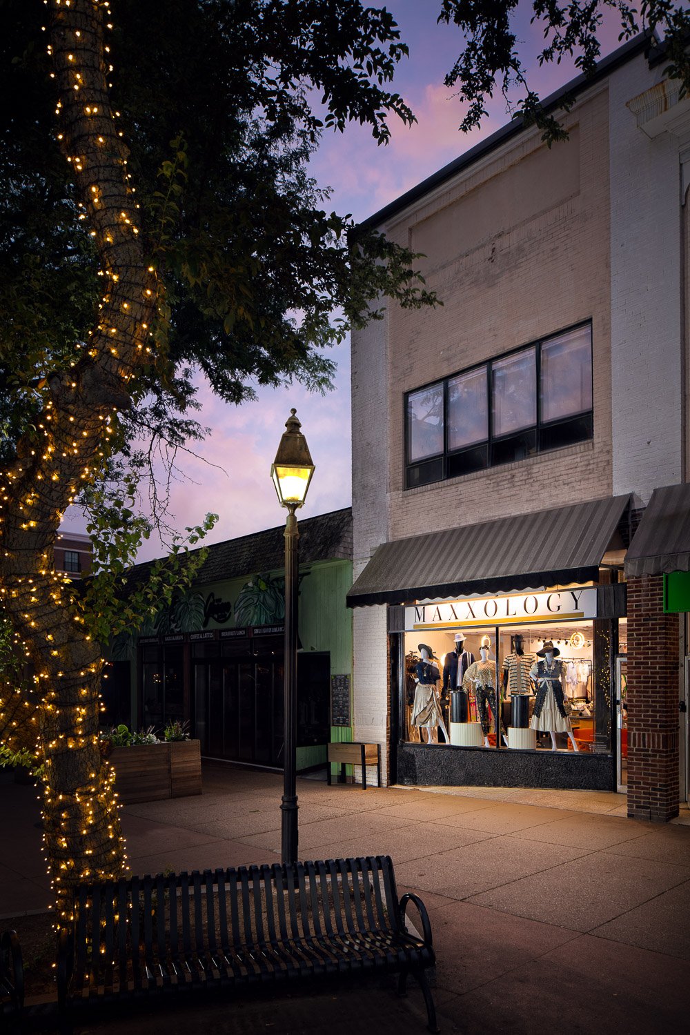 Portsmouth NH photographer captures Maxxology fashion boutique exterior in downtown Portsmouth Seacoast.
