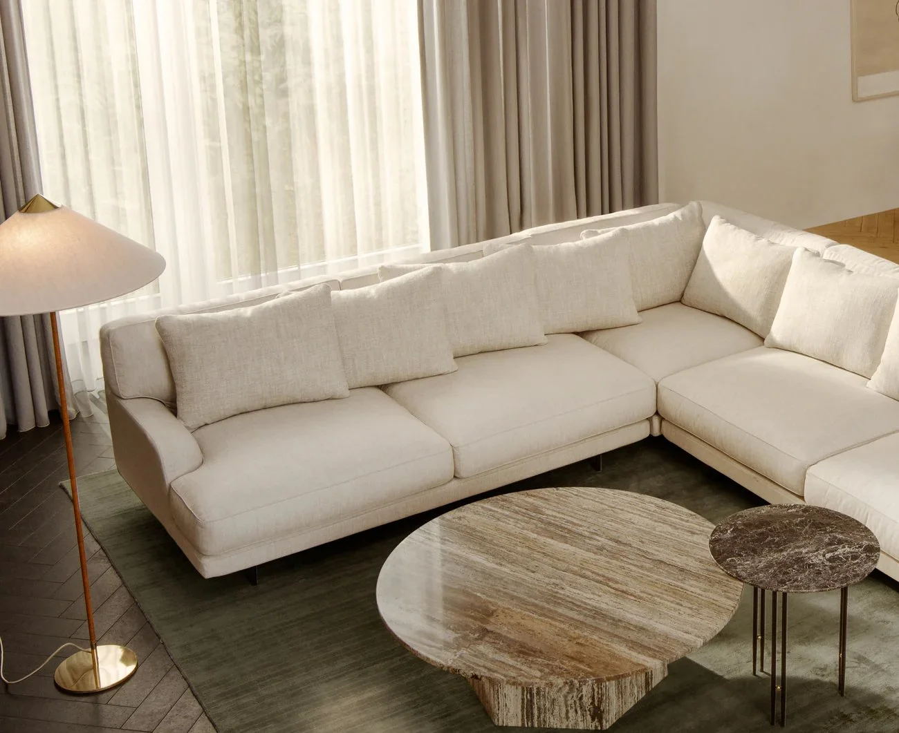 Flaneur Module - 3 Seater w: Right Armrest - 4.jpg