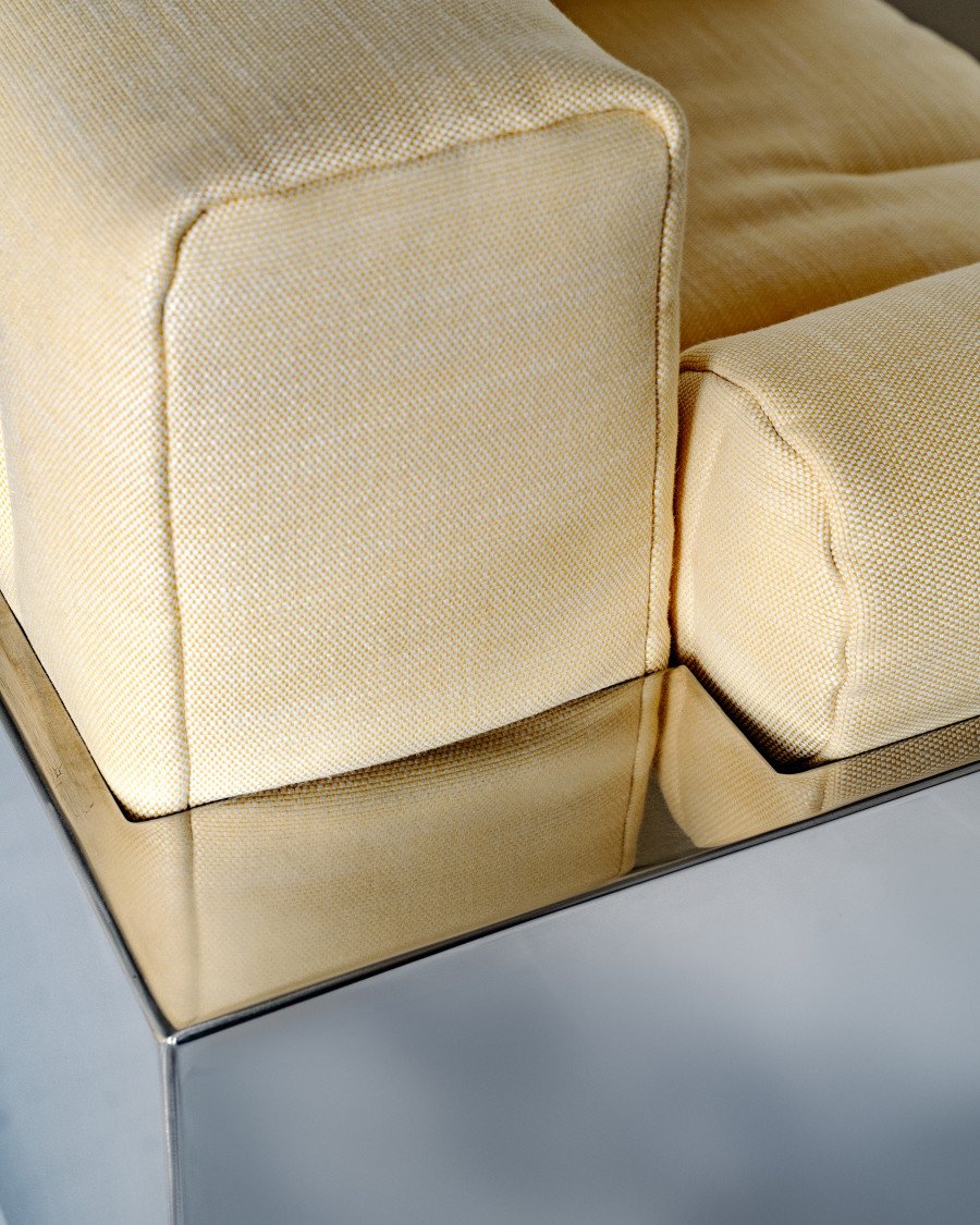 Mia sofa - 4.jpg
