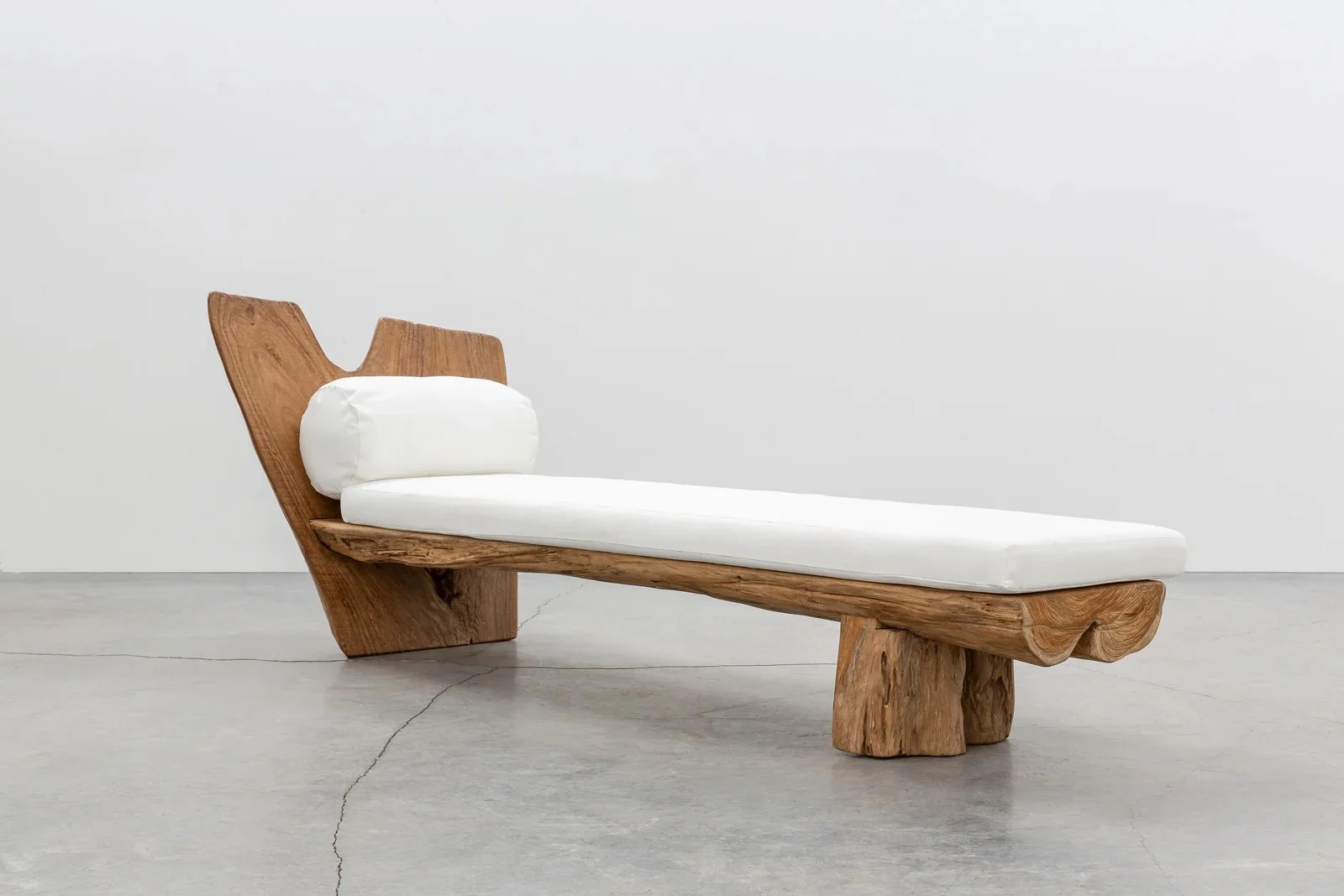 Lakkar Chaise