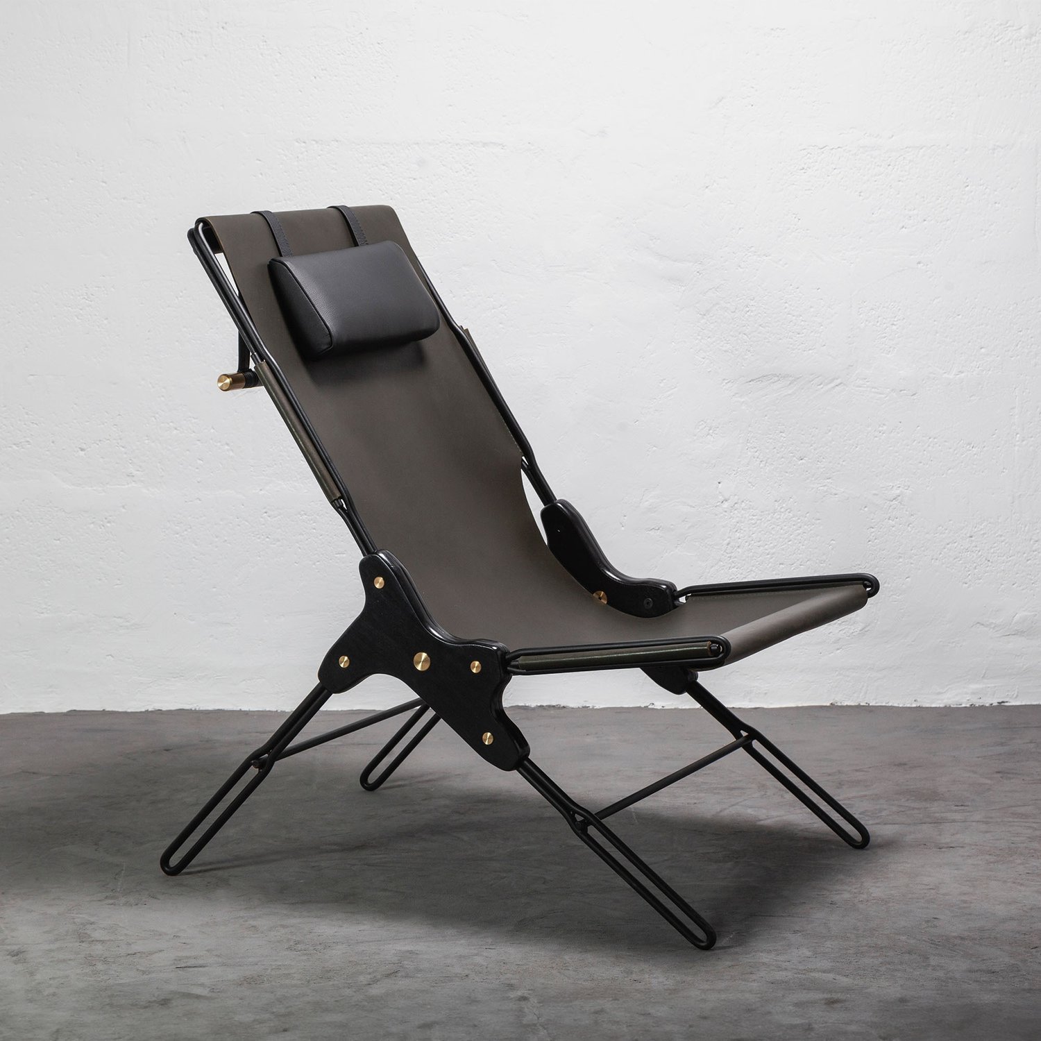 PERFIDIA_01 Olivo Thick Leather Sling Lounge Chair in Black Steel