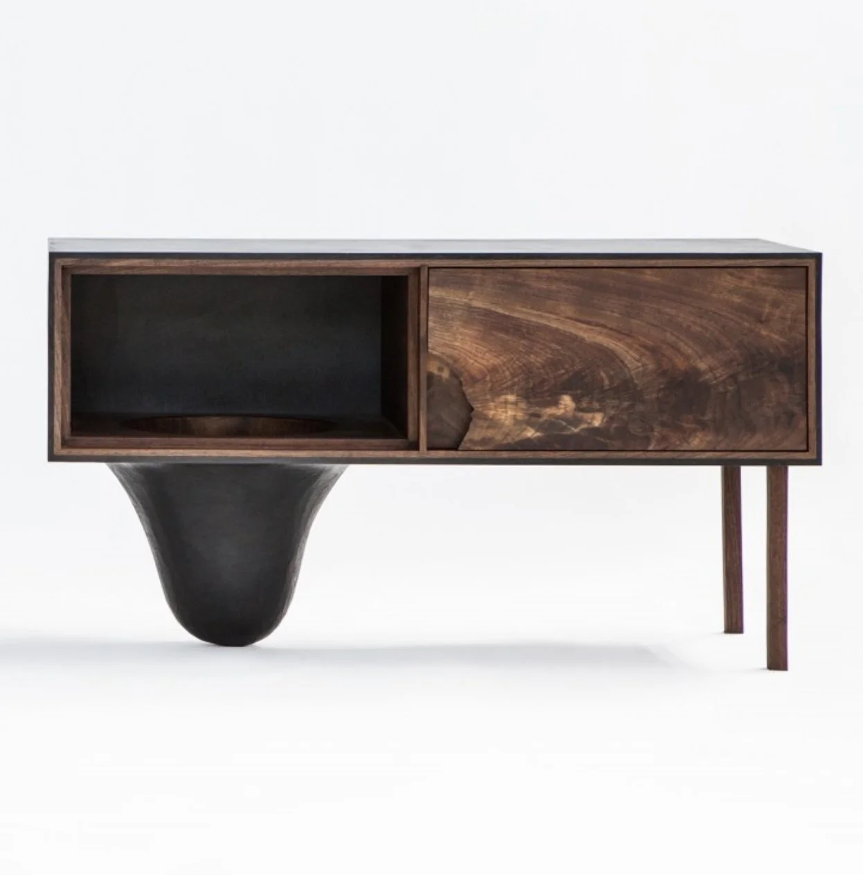 SIDE TABLES in Walnut / wooden legs