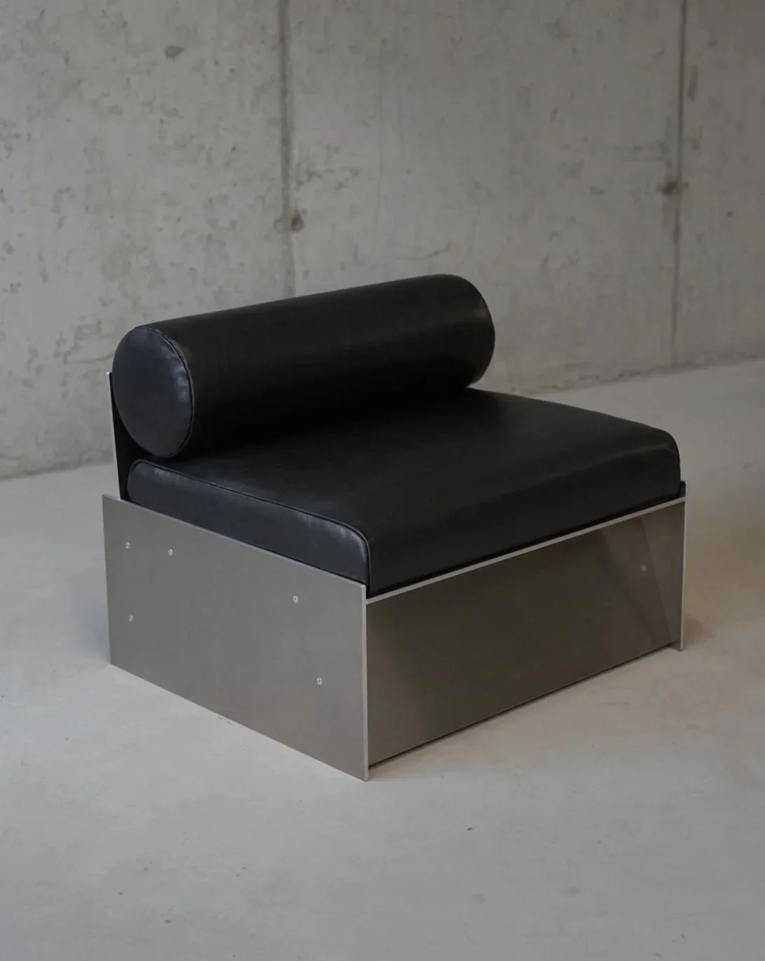Drone Modular Sofa Chair - 3.jpg