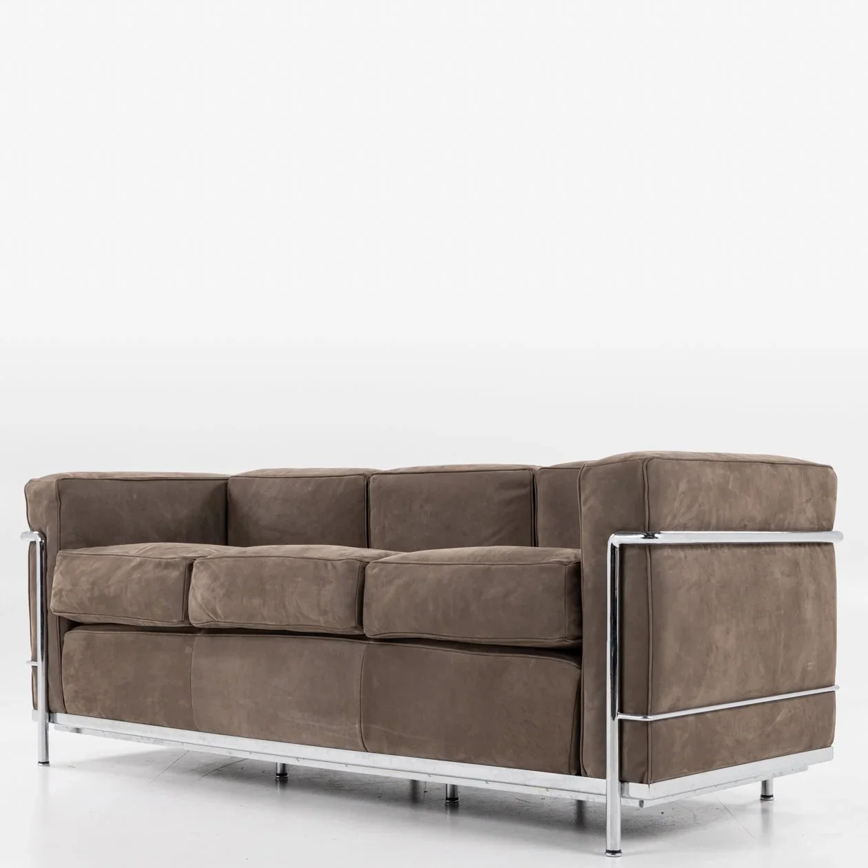 LC 2:3 - 3 seater sofa in new leather - 2.jpg