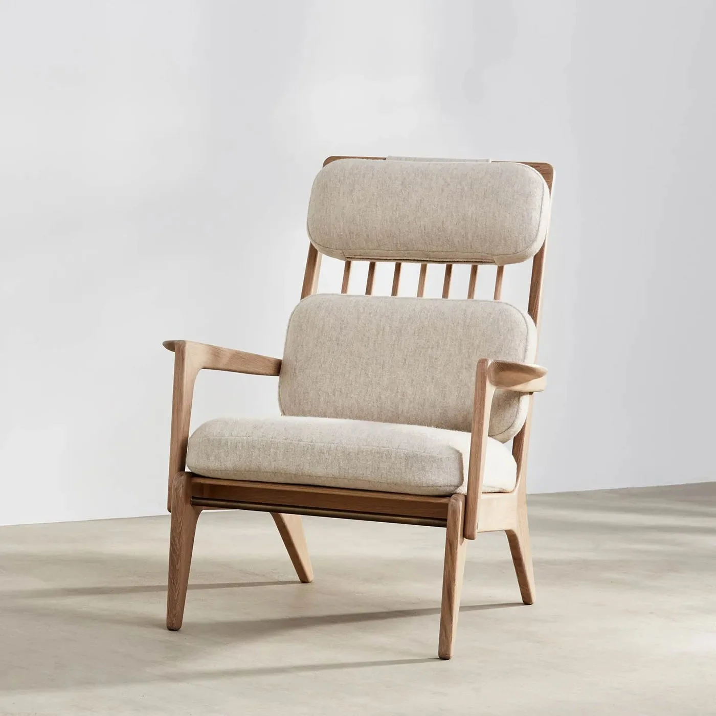 Gleda High Lounge Chair - 3.jpg