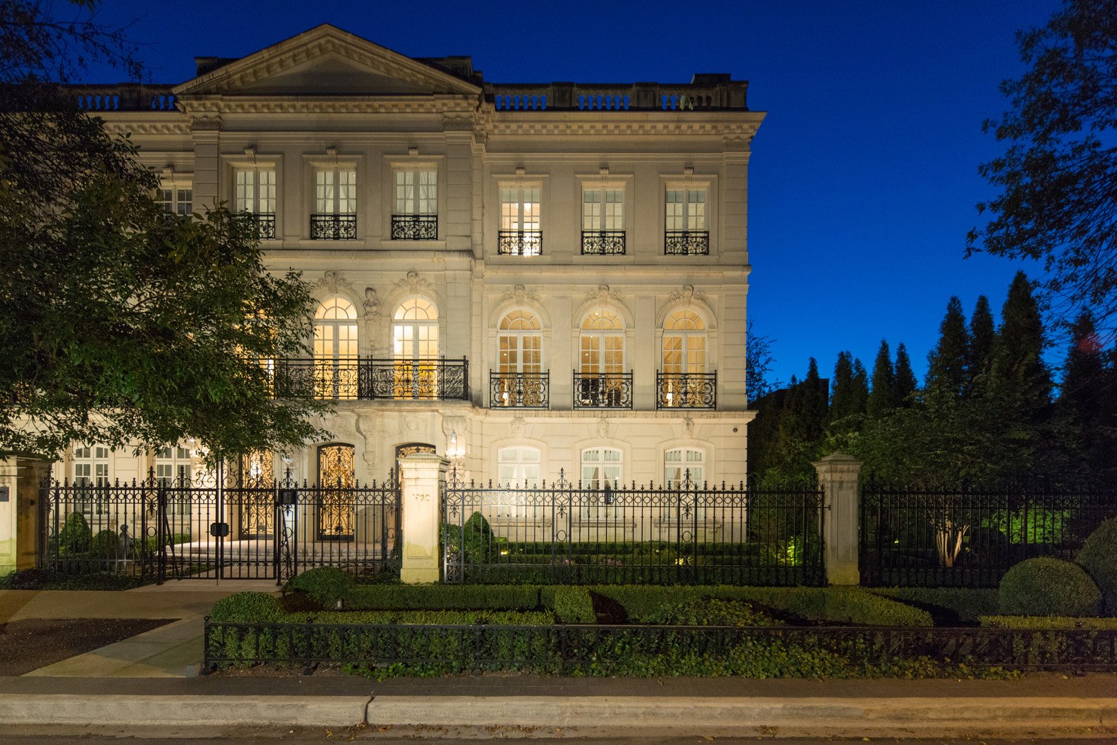 1932 North Burling St - 3.jpg