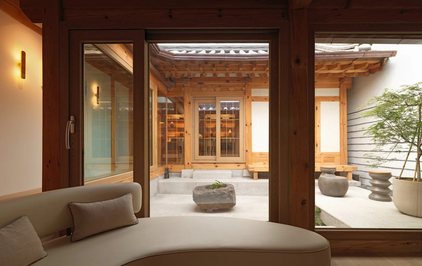 Gahoe-dong Hanok Residence - 2.jpg