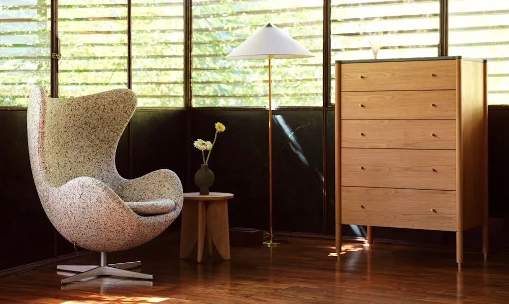 Egg Chair - 2.jpg