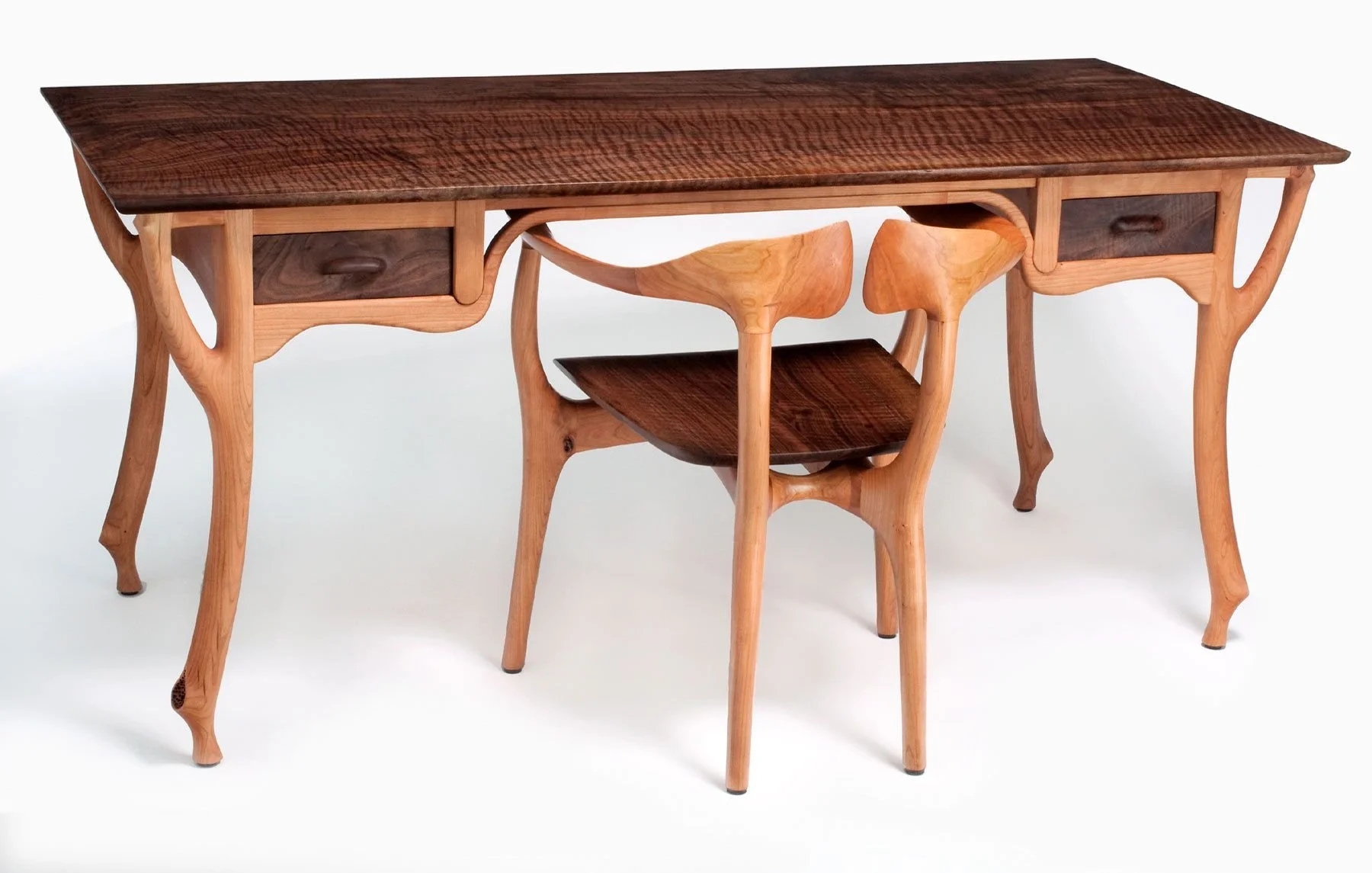 Dalchina Desk - 1.jpg