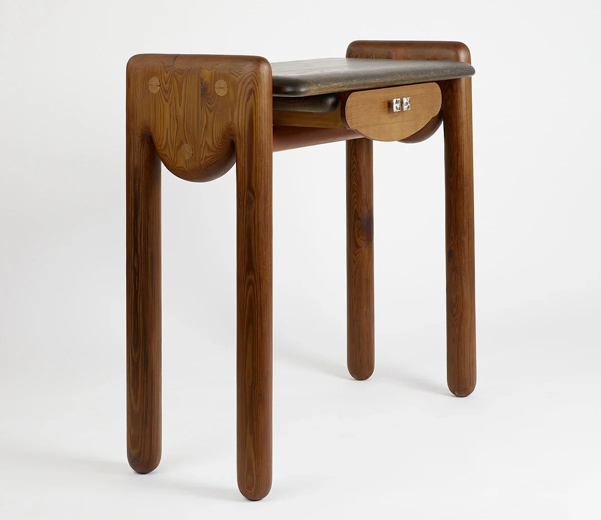 Gigi console - 2.jpg