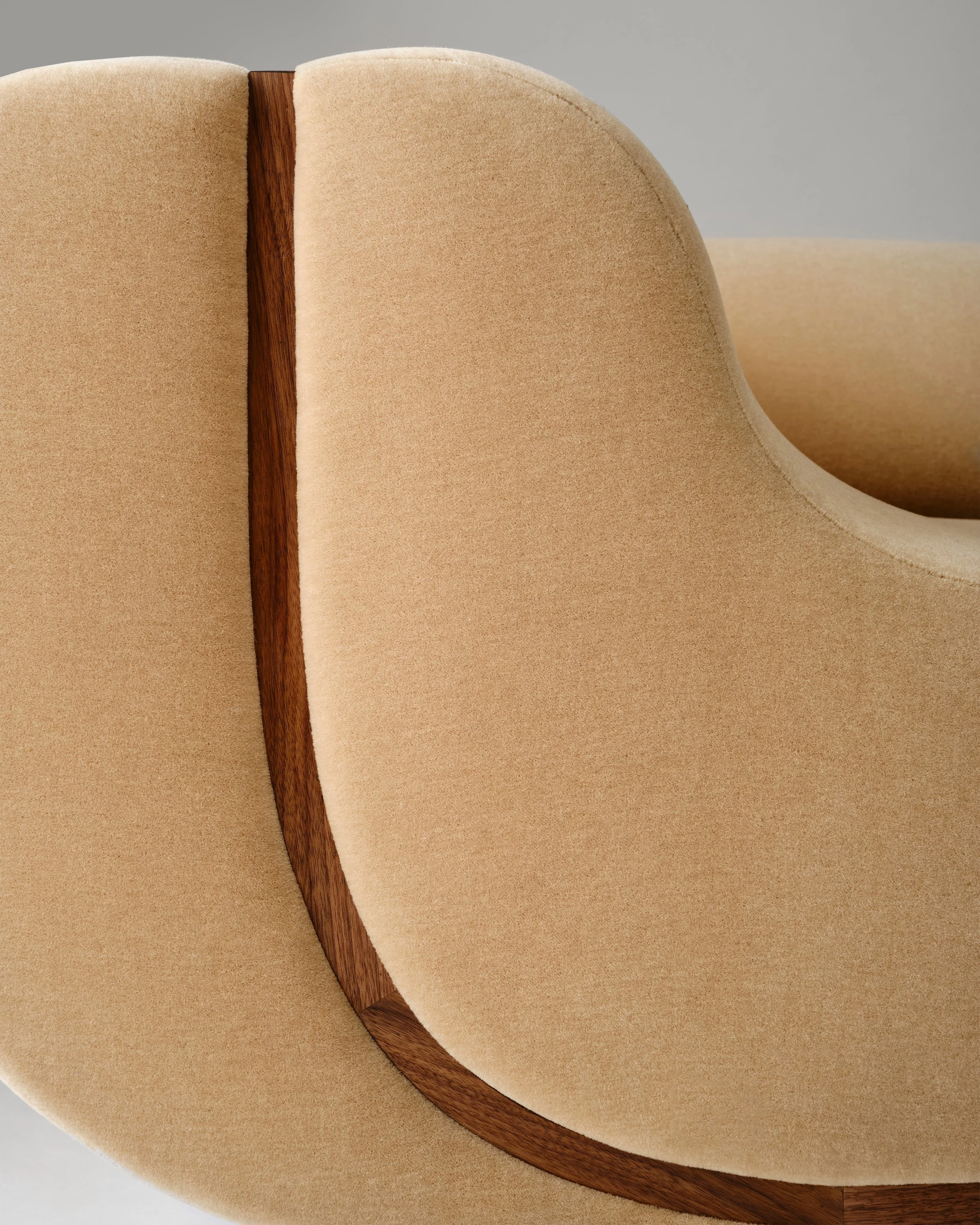 Linea Sofa - 3.jpg