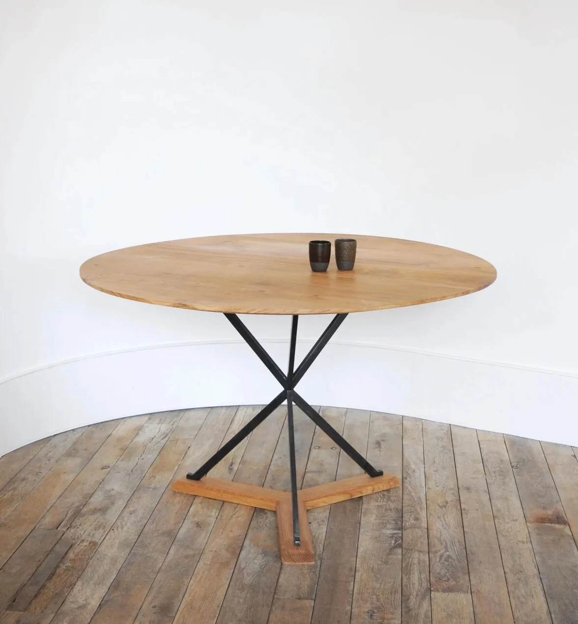 Round Drapers Table - 1.jpg
