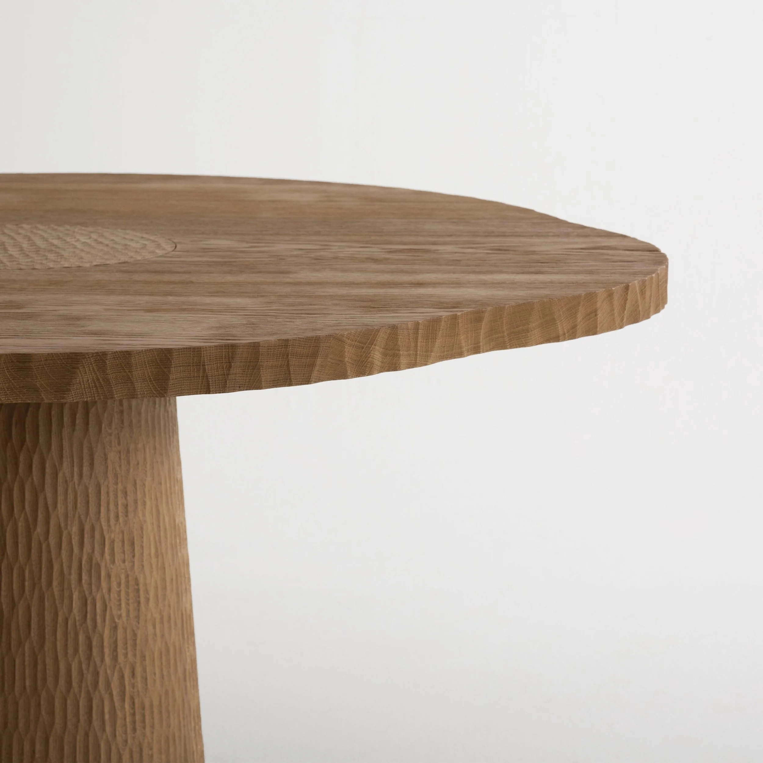 Tiga Round dining table - 2.jpg